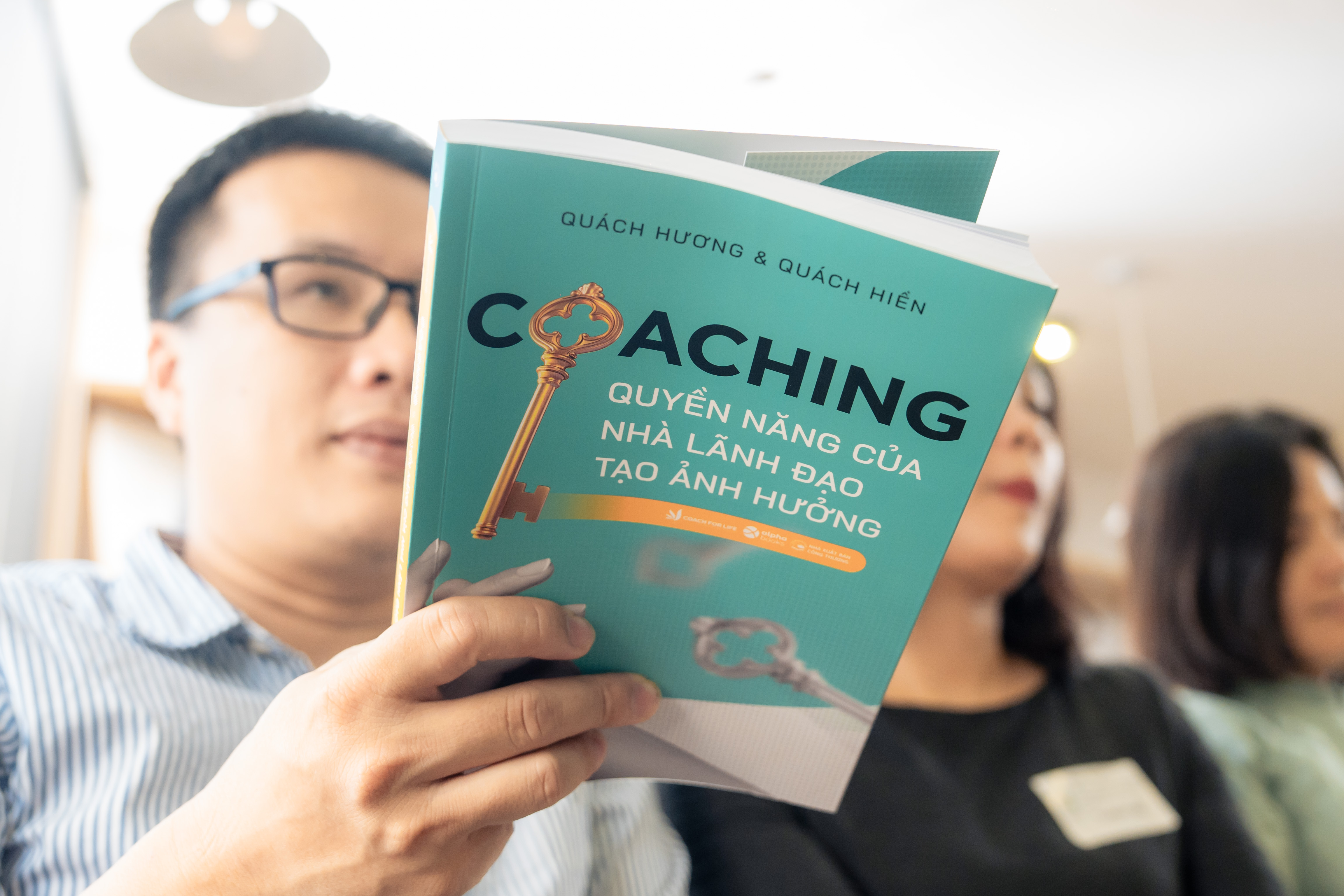 Cuốn s&#225;ch  “Coaching - Quyền năng của nh&#224; l&#227;nh đạo tạo ảnh hưởng” ch&#237;nh thức ra mắt độc giả - Ảnh 2