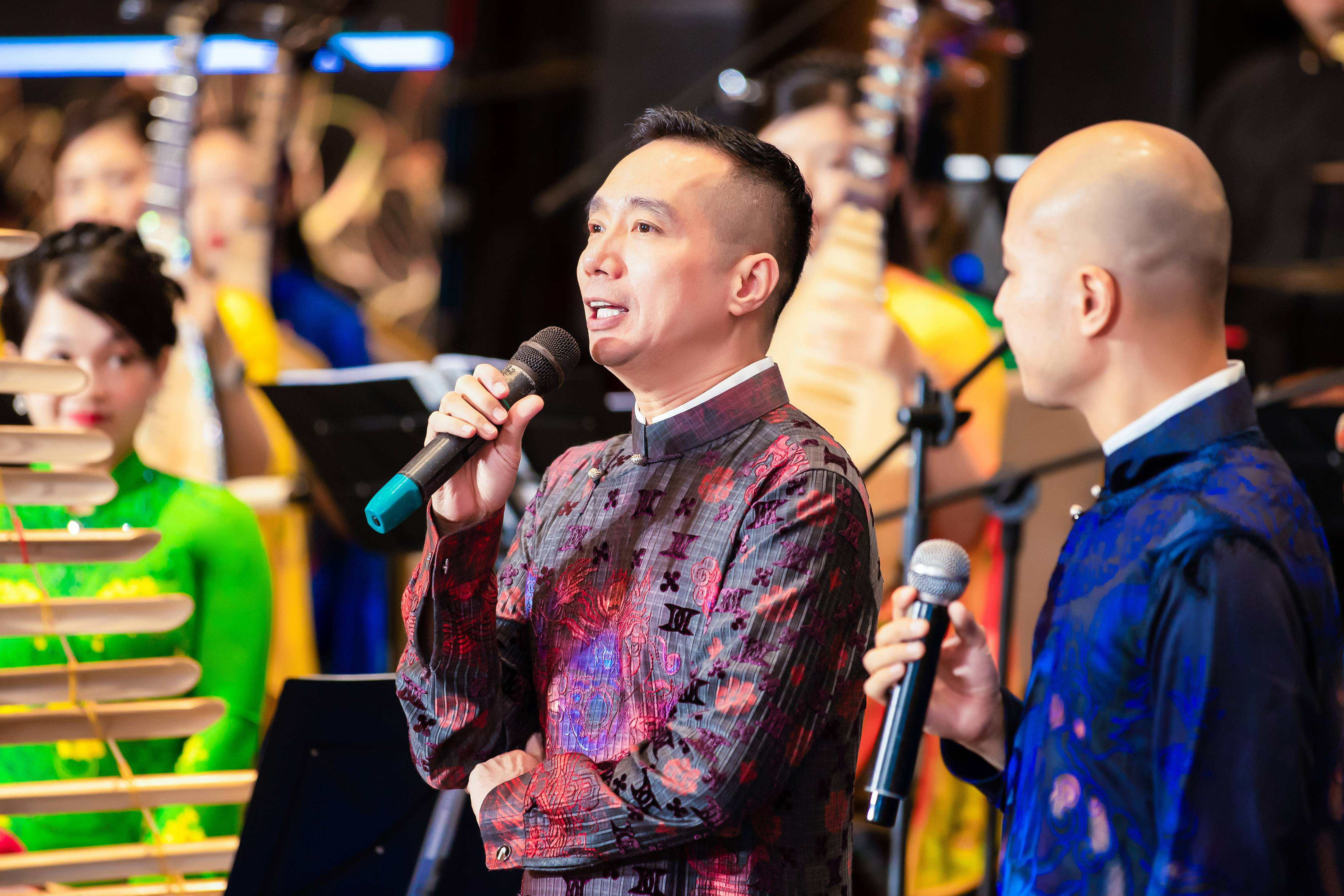 Lựa chọn theo đuổi sứ mệnh quảng b&aacute; &aacute;o d&agrave;i v&agrave; văn h&oacute;a Việt Nam l&agrave; c&aacute;ch để NTK Đỗ Trịnh Ho&agrave;i Nam đ&atilde;, đang v&agrave; sẽ tiếp tục c&aacute;c hoạt động &yacute; nghĩa của m&igrave;nh tr&ecirc;n h&agrave;nh tr&igrave;nh đưa &aacute;o d&agrave;i bay cao v&agrave; vươn xa hơn.