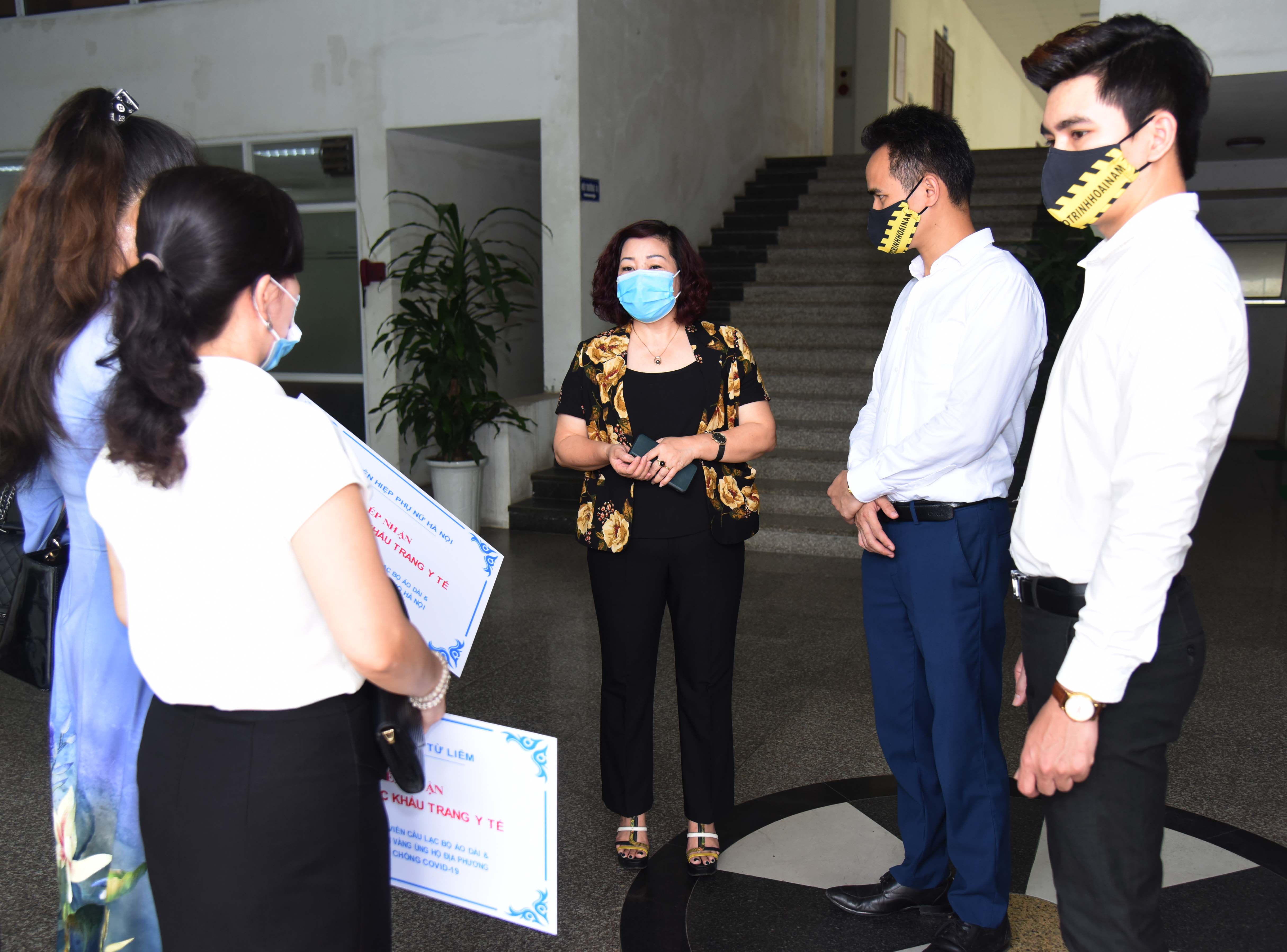 HLH PN Hà Nội – Bà Phạm Thị Thanh Hương đại diện đơn vị tiếp nhận đánh giá cao hành động thiết thực, ý nghĩa này của CLBAD VN