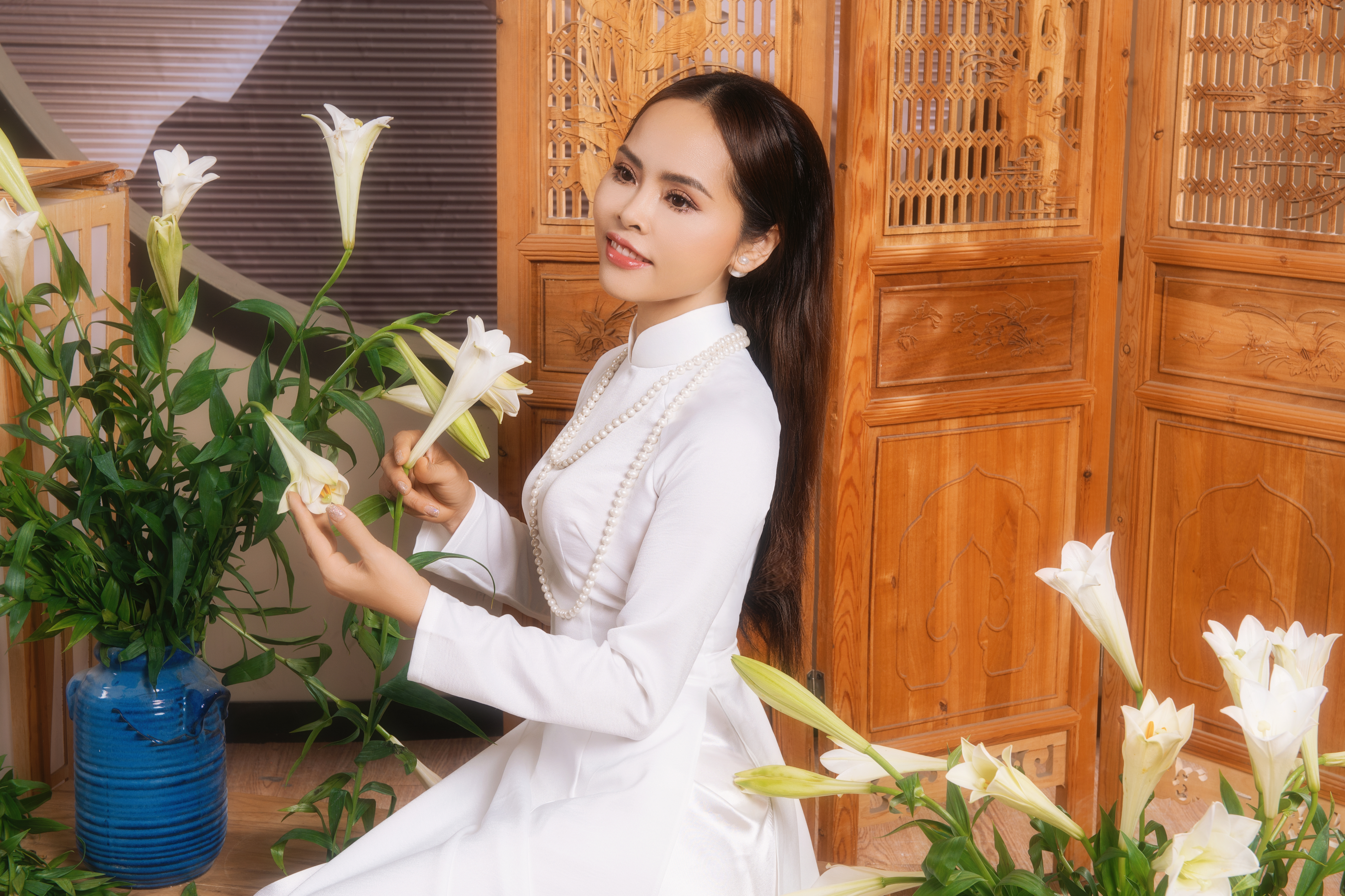 Hoa hậu đại sứ doanh nh&#226;n to&#224;n năng ch&#226;u &#193; Phạm Thị C&#250;c: vẻ đẹp kh&#244;ng tuổi trong t&#224; &#225;o d&#224;i trắng - Ảnh 1
