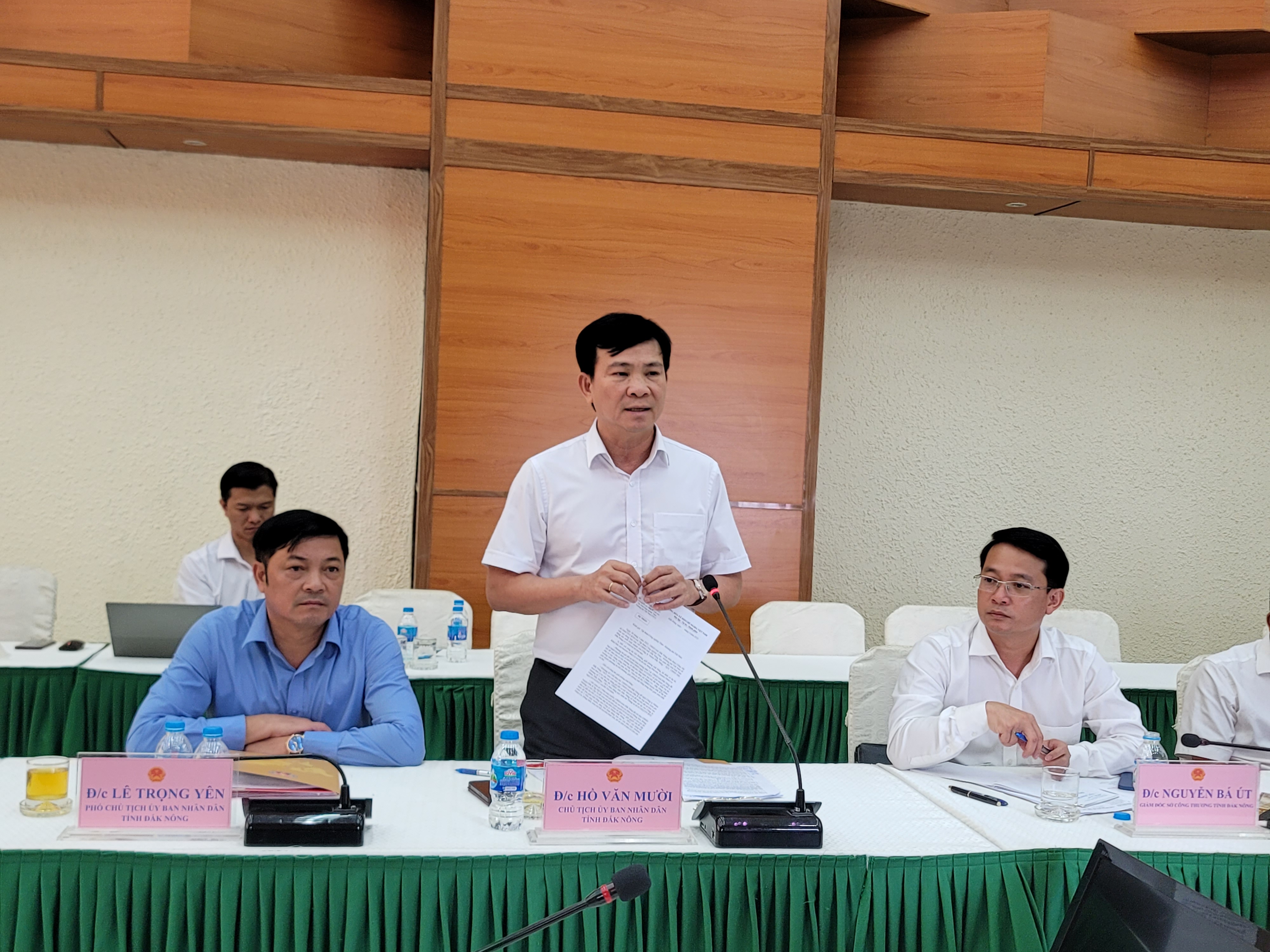 Chủ tịch UBND tỉnh Đắk N&ocirc;ng Hồ Văn Mười ph&aacute;t biểu tại buổi l&agrave;m việc