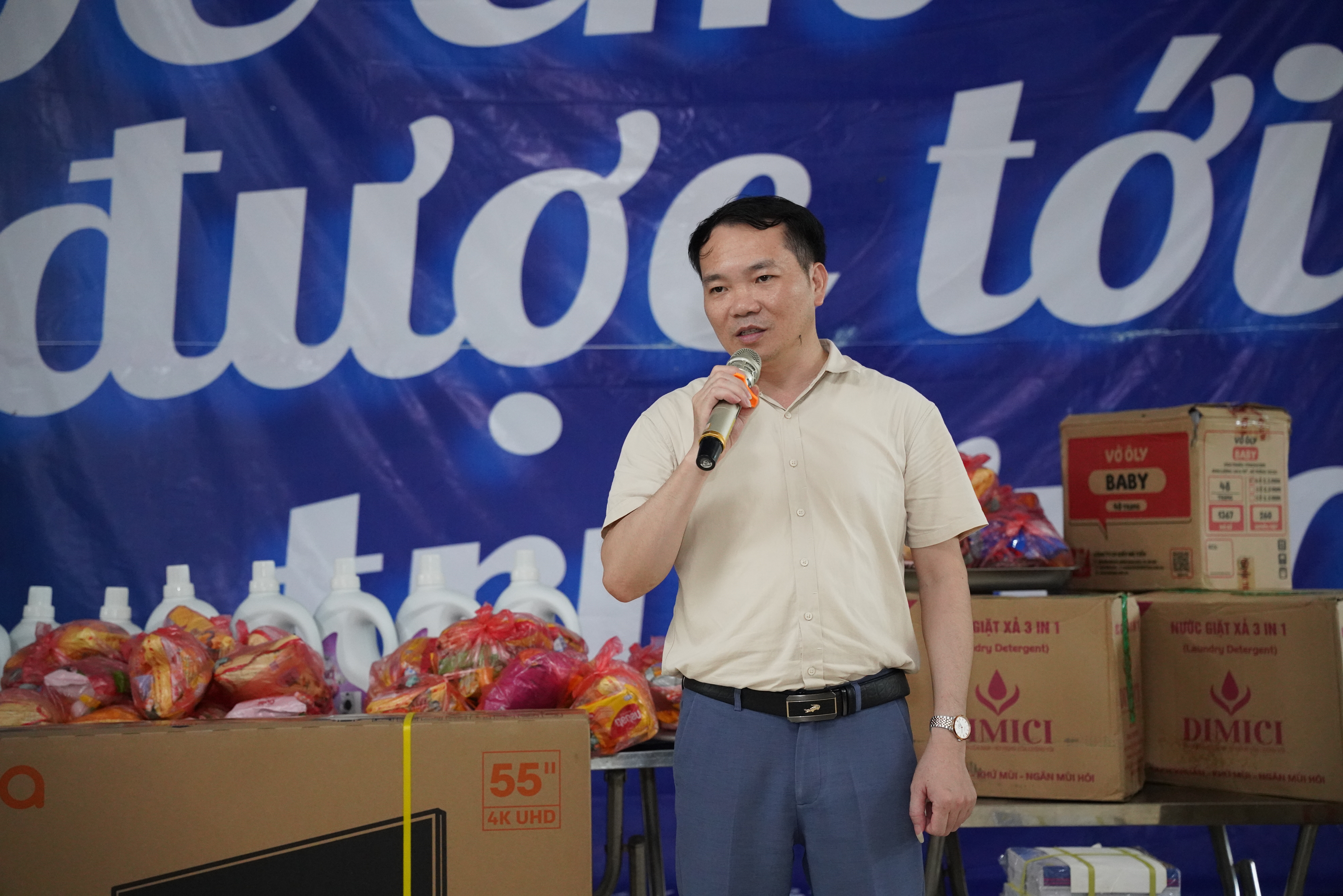 &Ocirc;ng L&ecirc; Ch&iacute; C&ocirc;ng thay mặt Tỉnh đo&agrave;n gửi lời cảm ơn tới chương tr&igrave;nh &nbsp;
