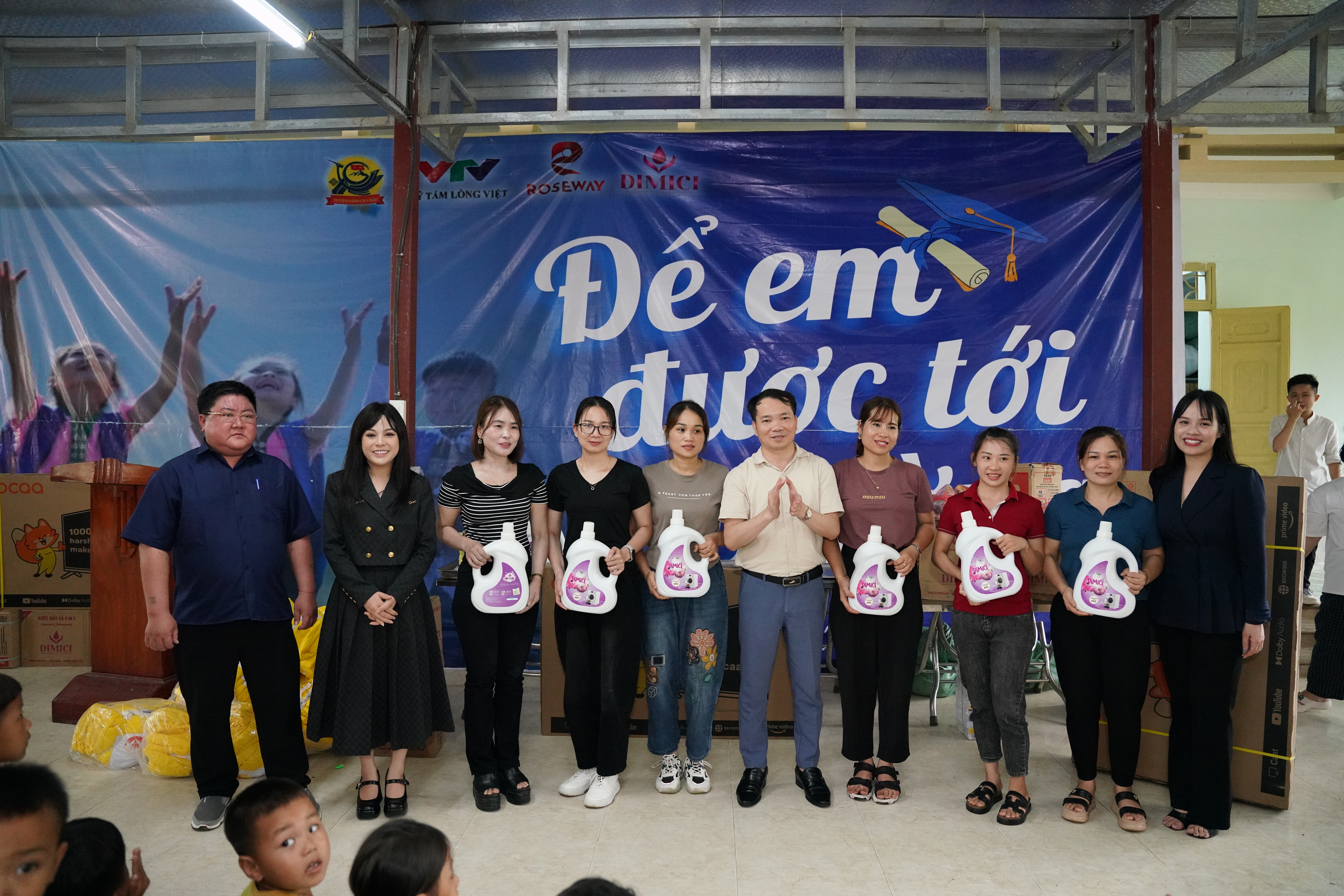 H&#224;nh tr&#236;nh y&#234;u thương “Để em được tới trường”: Thắp s&#225;ng ước mơ, ươm mầm hạnh ph&#250;c! - Ảnh 2