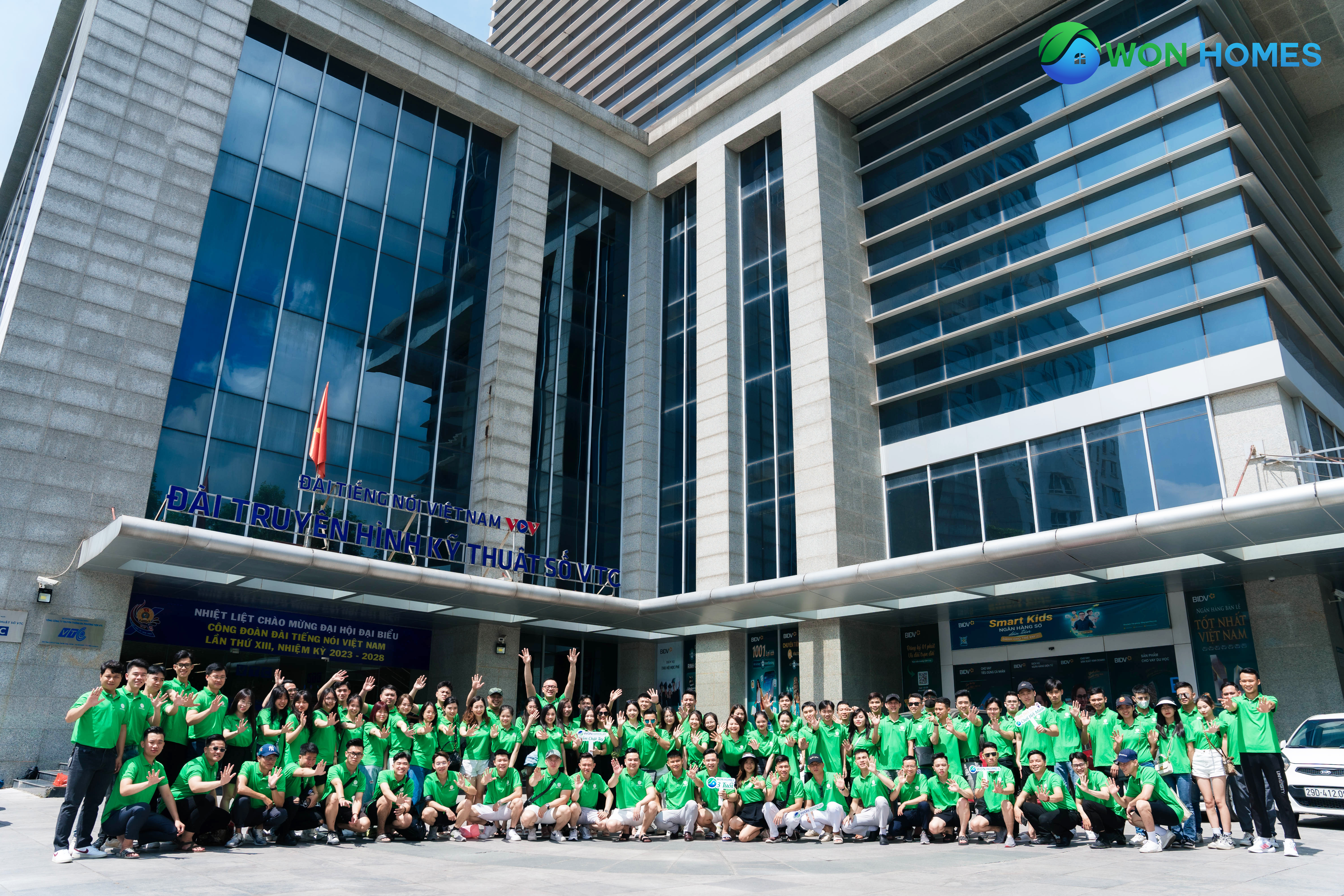 Tập thể CBNV Won Homes sẵn s&agrave;ng nỗ lực cống hiến đem lại gi&aacute; trị tốt đẹp cho x&atilde; hội.
