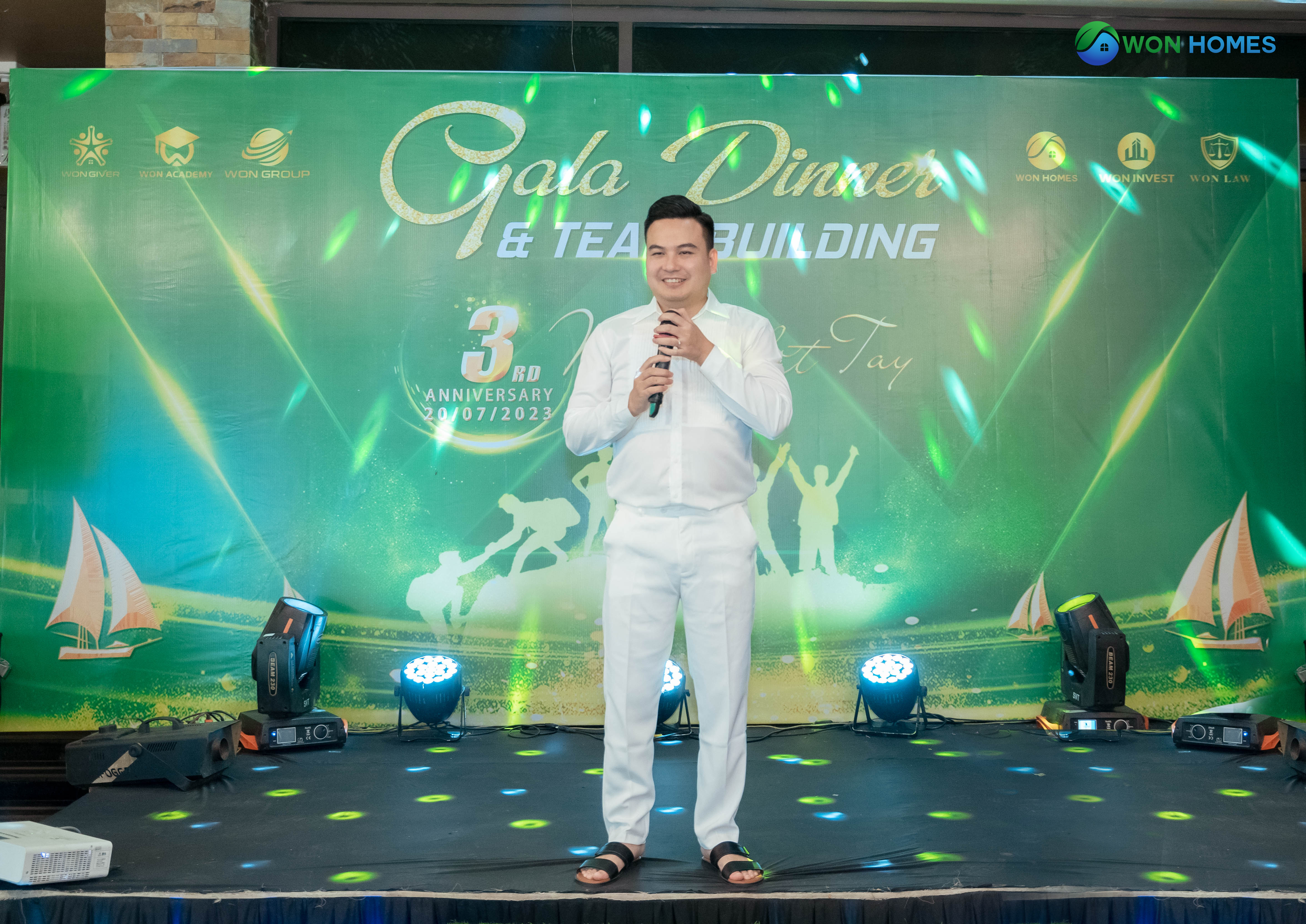 &Ocirc;ng Đỗ Ngọc Tuấn - Chủ tịch HĐQT ki&ecirc;m Tổng Gi&aacute;m đốc C&ocirc;ng ty Cổ phần Bất động sản Won Homes ph&aacute;t biểu trong chương tr&igrave;nh Gala Dinner.