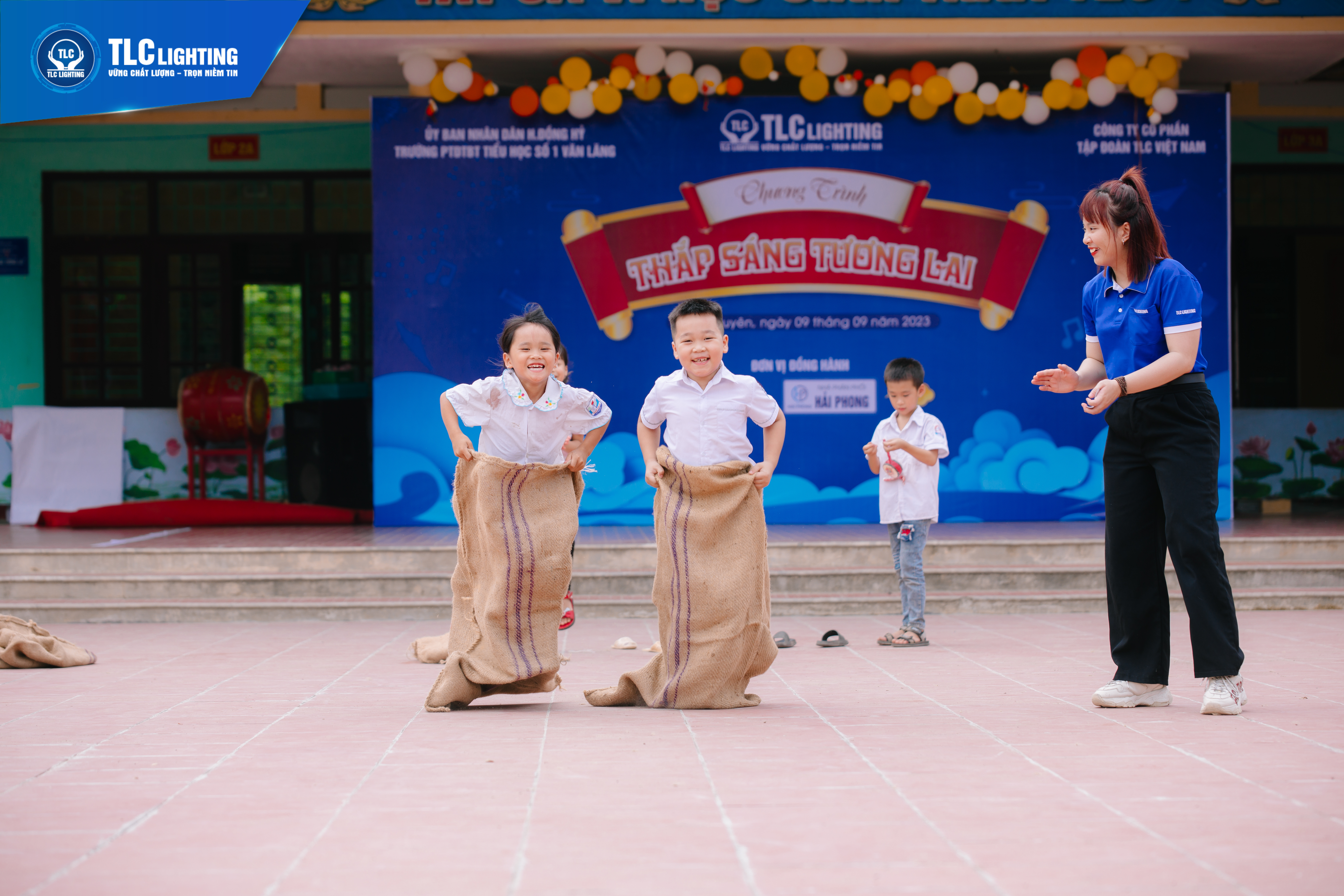 Chương tr&#236;nh “Thắp s&#225;ng tương lai” số 2: TLC Việt Nam sẻ chia &#225;nh s&#225;ng v&#224; tri thức với c&#225;c bạn nhỏ v&#249;ng cao Văn Lăng, tỉnh Th&#225;i Nguy&#234;n  - Ảnh 1