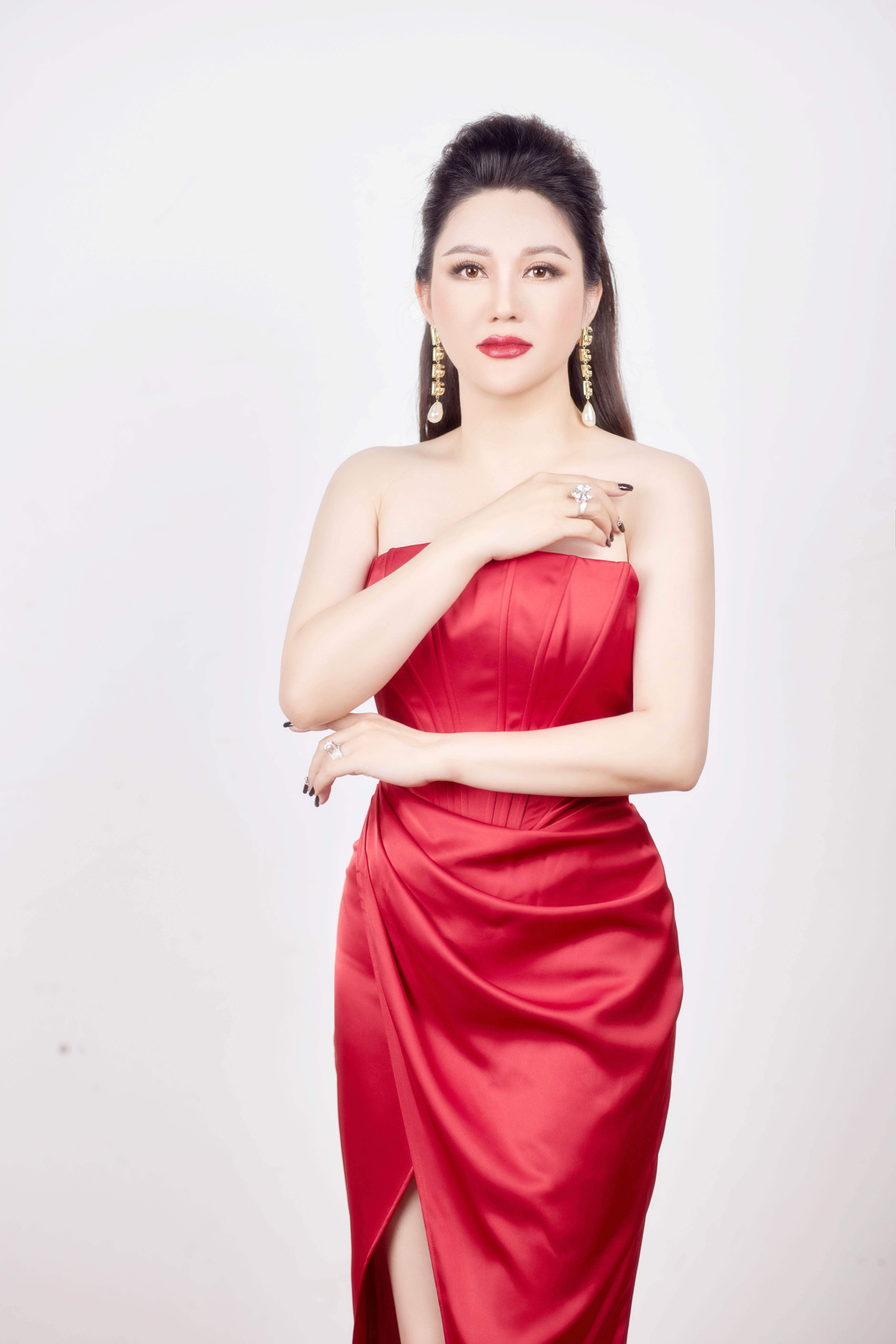 B&agrave; Đặng Thị Xu&acirc;n Hương - Chủ tịch HĐQT Thẩm mỹ viện Xu&acirc;n Hương