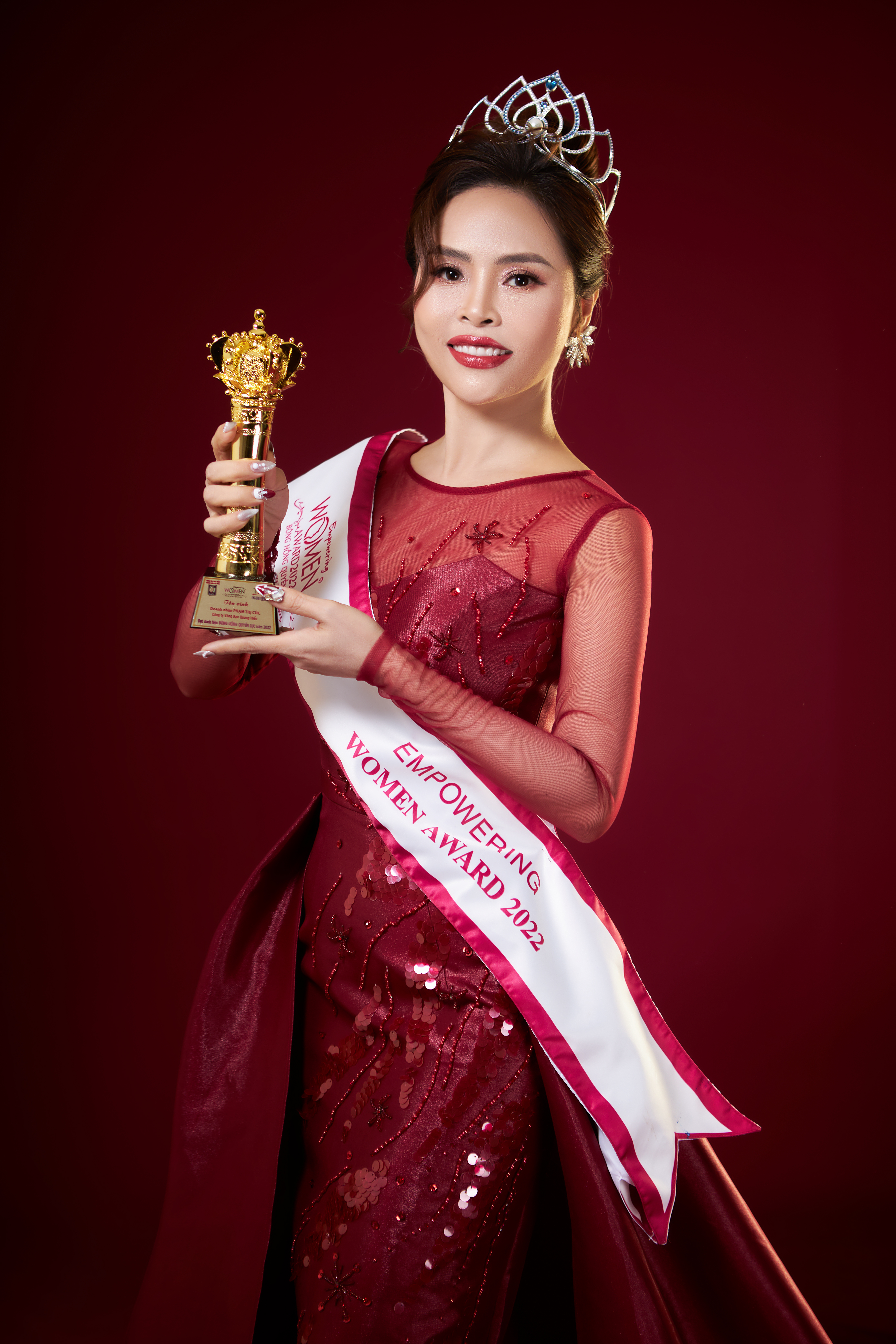 Hoa hậu Đại sứ Doanh nh&acirc;n To&agrave;n năng ch&acirc;u &Aacute; 2022 Phạm Thị C&uacute;c