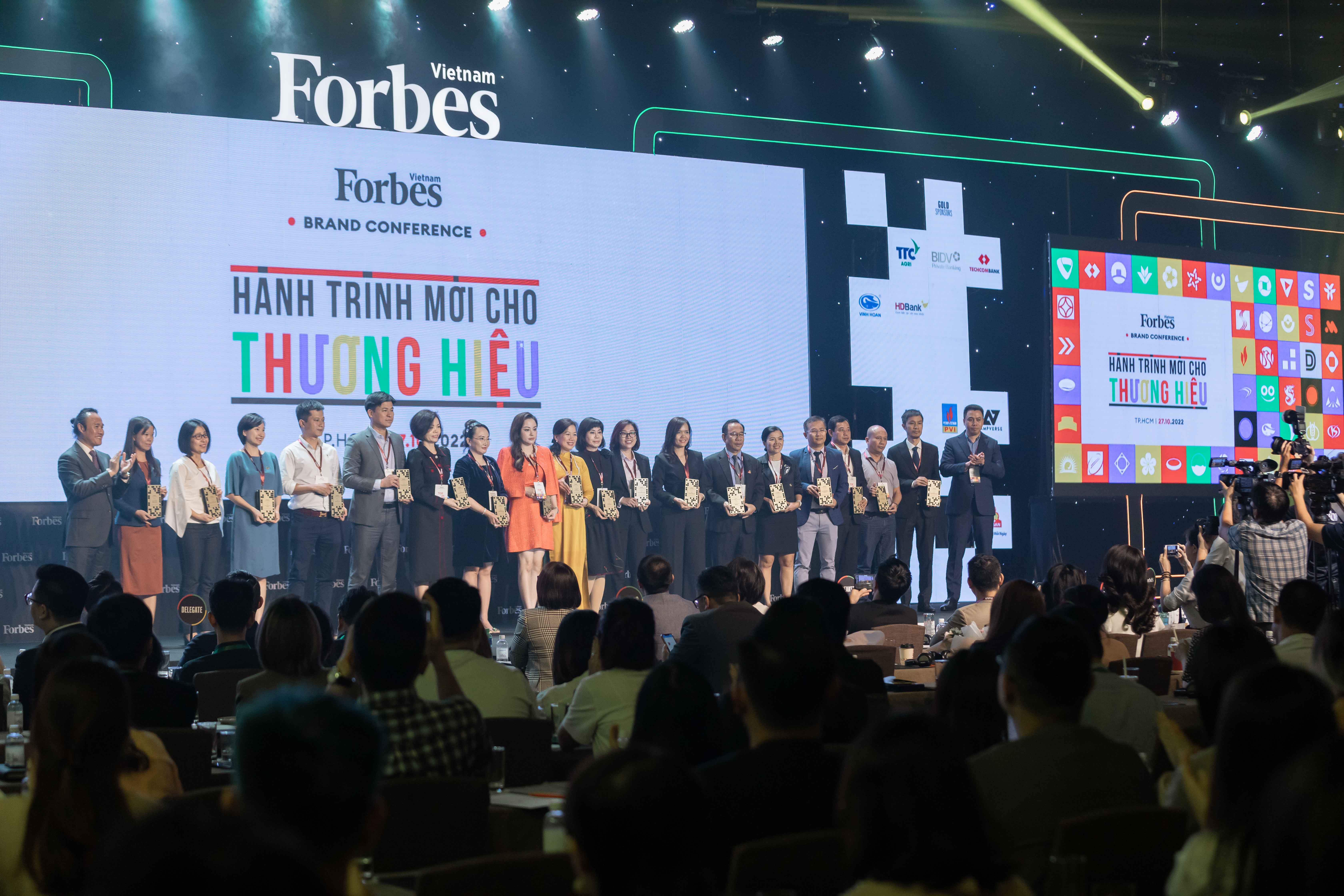 Vinamilk v&agrave; Mộc Ch&acirc;u Milk đều được vinh danh trong Top 25 thương hiệu F&amp;B dẫn đầu của Forbes Việt Nam