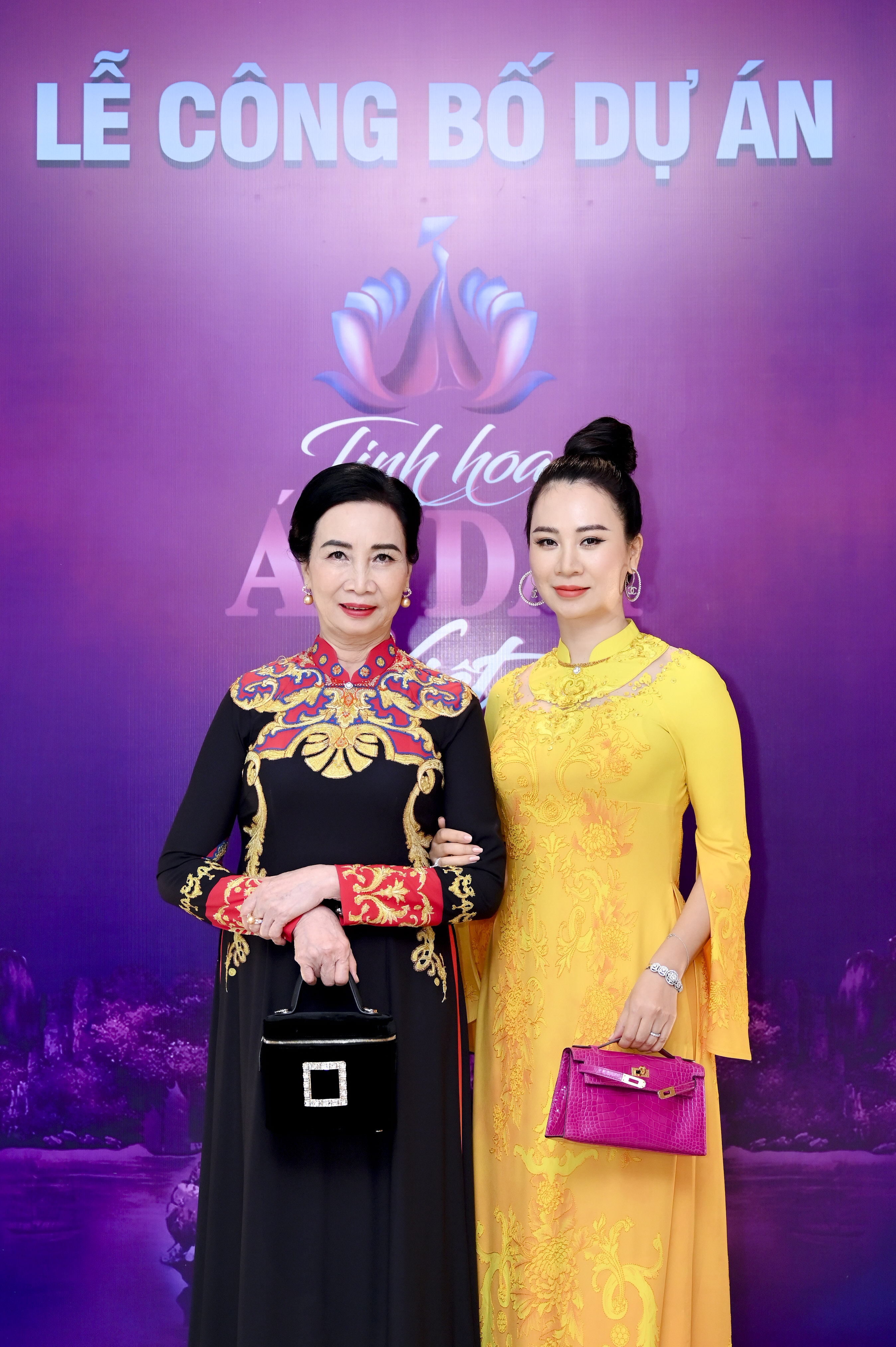 Buổi c&ocirc;ng bố dự &aacute;n Tinh hoa &aacute;o d&agrave;i Việt c&ograve;n c&oacute; sự tham dự của nhiều người y&ecirc;u mến t&agrave; &aacute;o d&agrave;i Việt Nam