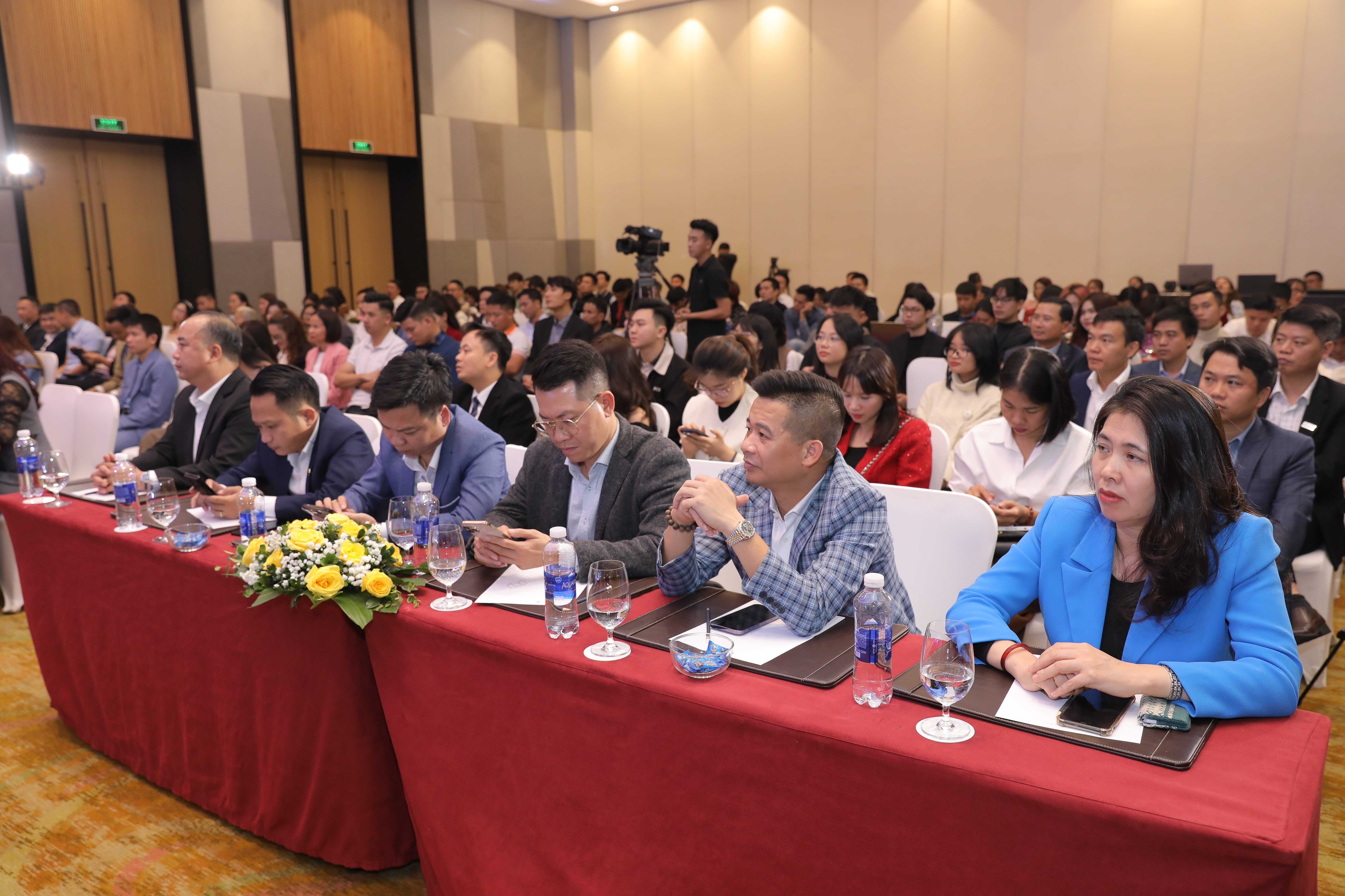 Khung cảnh lễ ra mắt cuốn s&aacute;ch&nbsp;&ldquo;H&agrave;nh tr&igrave;nh biến những điều tưởng như kh&ocirc;ng thể th&agrave;nh c&oacute; thể&rdquo;