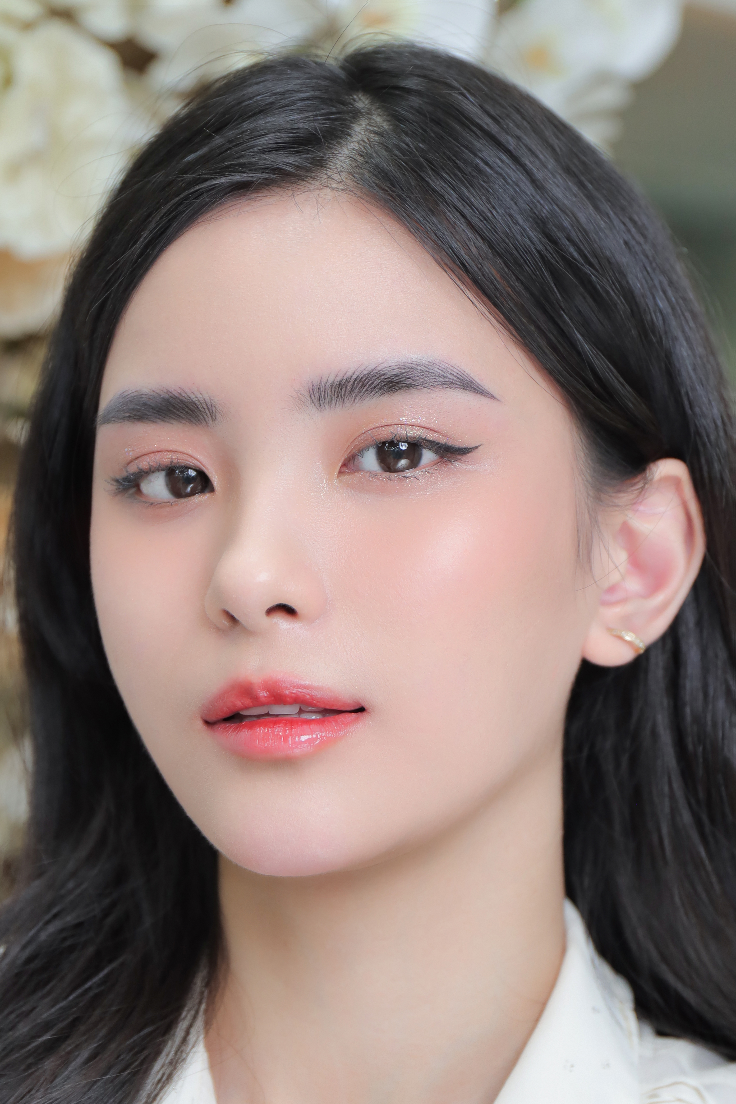 H&igrave;nh ảnh nữ kh&aacute;ch h&agrave;ng sau khi trải nghiệm dịch vụ m&ocirc;i, m&agrave;y tại DK Eyebrows &amp; Beauty