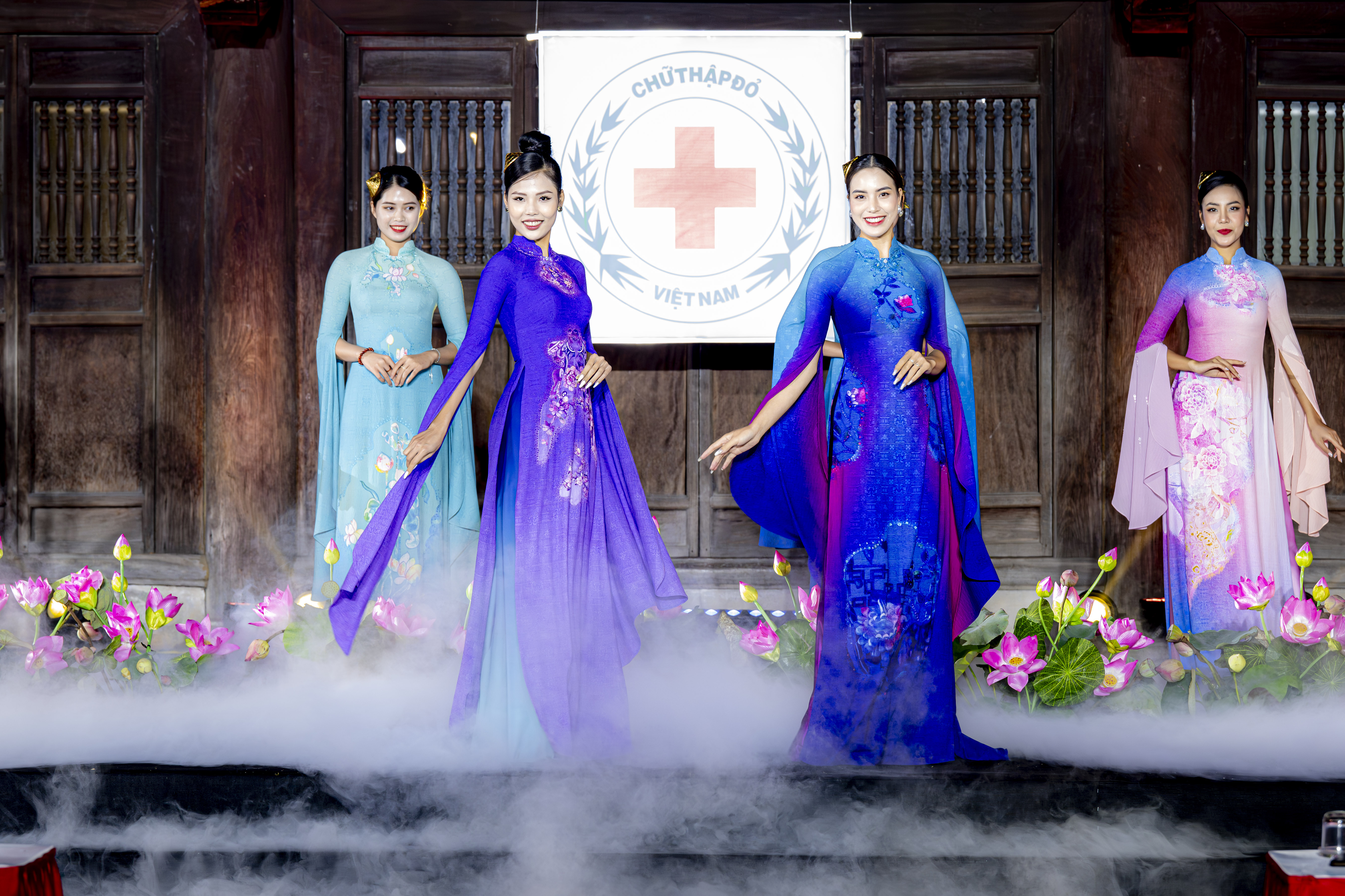 Dấu ấn &#225;o d&#224;i Fashion Show Miền di sản - ch&#224;o mừng hội nghị quốc tế AP11 - Ảnh 3