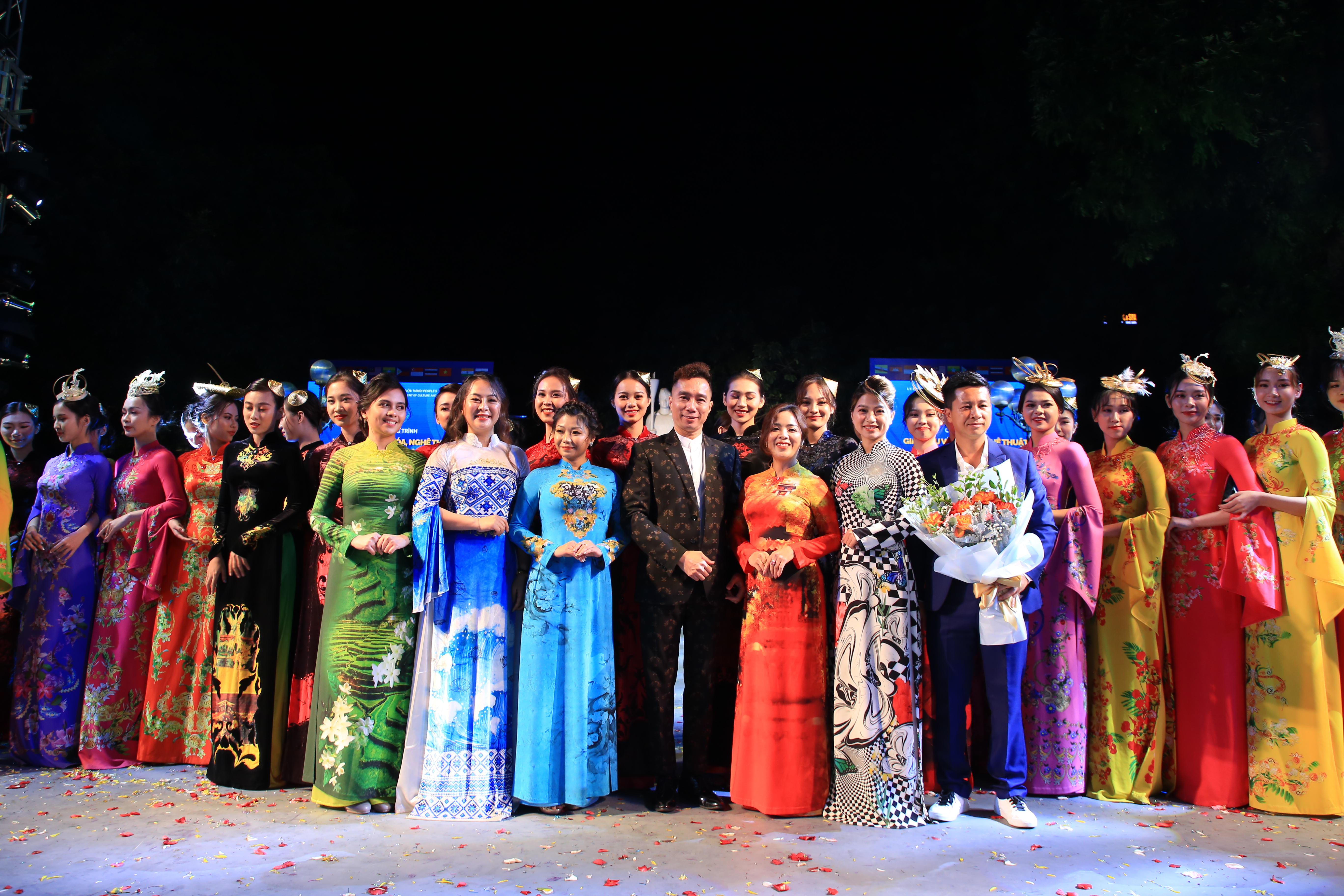 Thời trang Sen V&#224;ng: T&#244;n vinh di sản Việt trong Chương tr&#236;nh “Giao lưu Văn h&#243;a - Nghệ thuật c&#225;c nước Asean mở rộng&quot;  - Ảnh 2