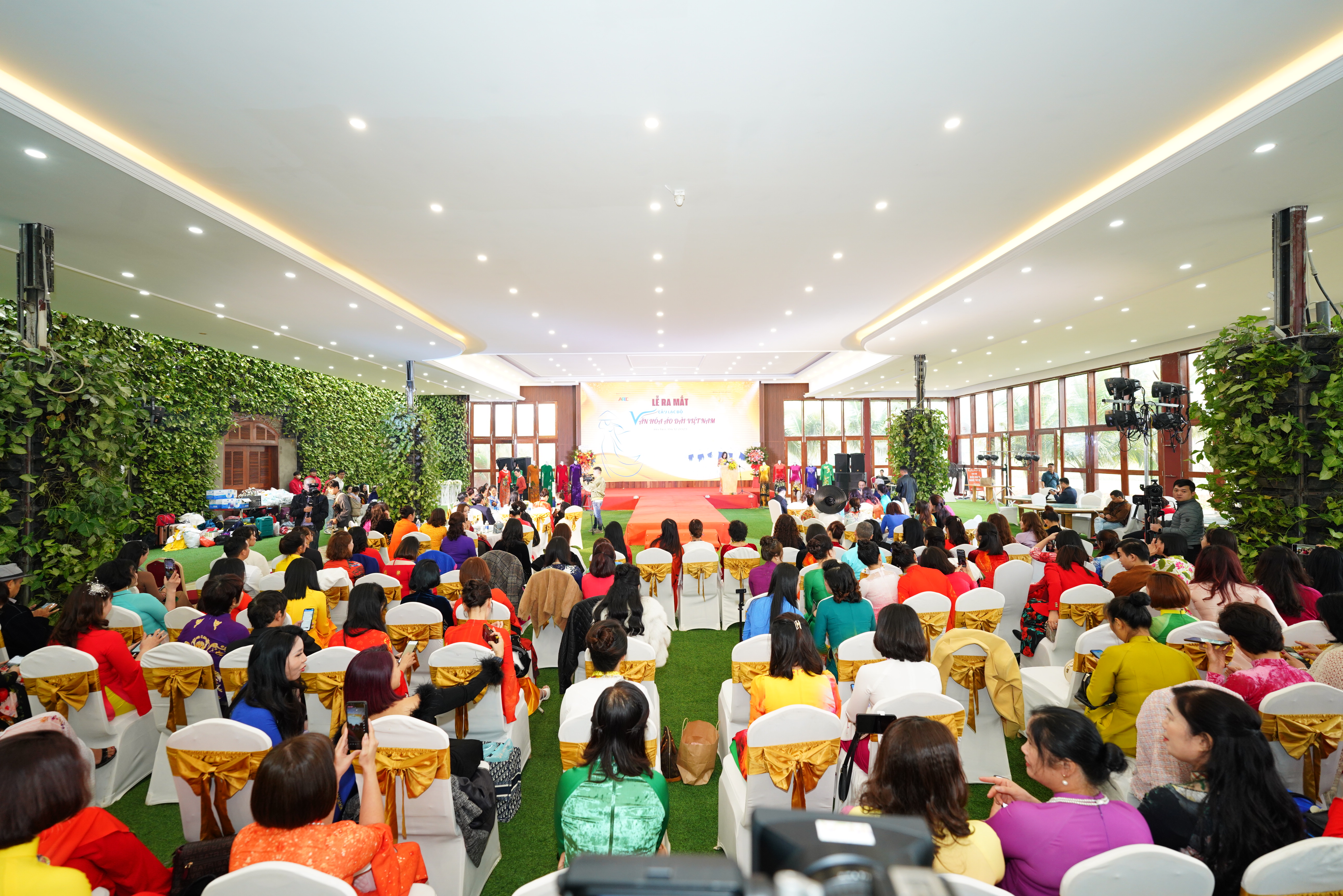 Quang cảnh Lễ ra mắt C&acirc;u lạc bộ &Aacute;o d&agrave;i Việt Nam.