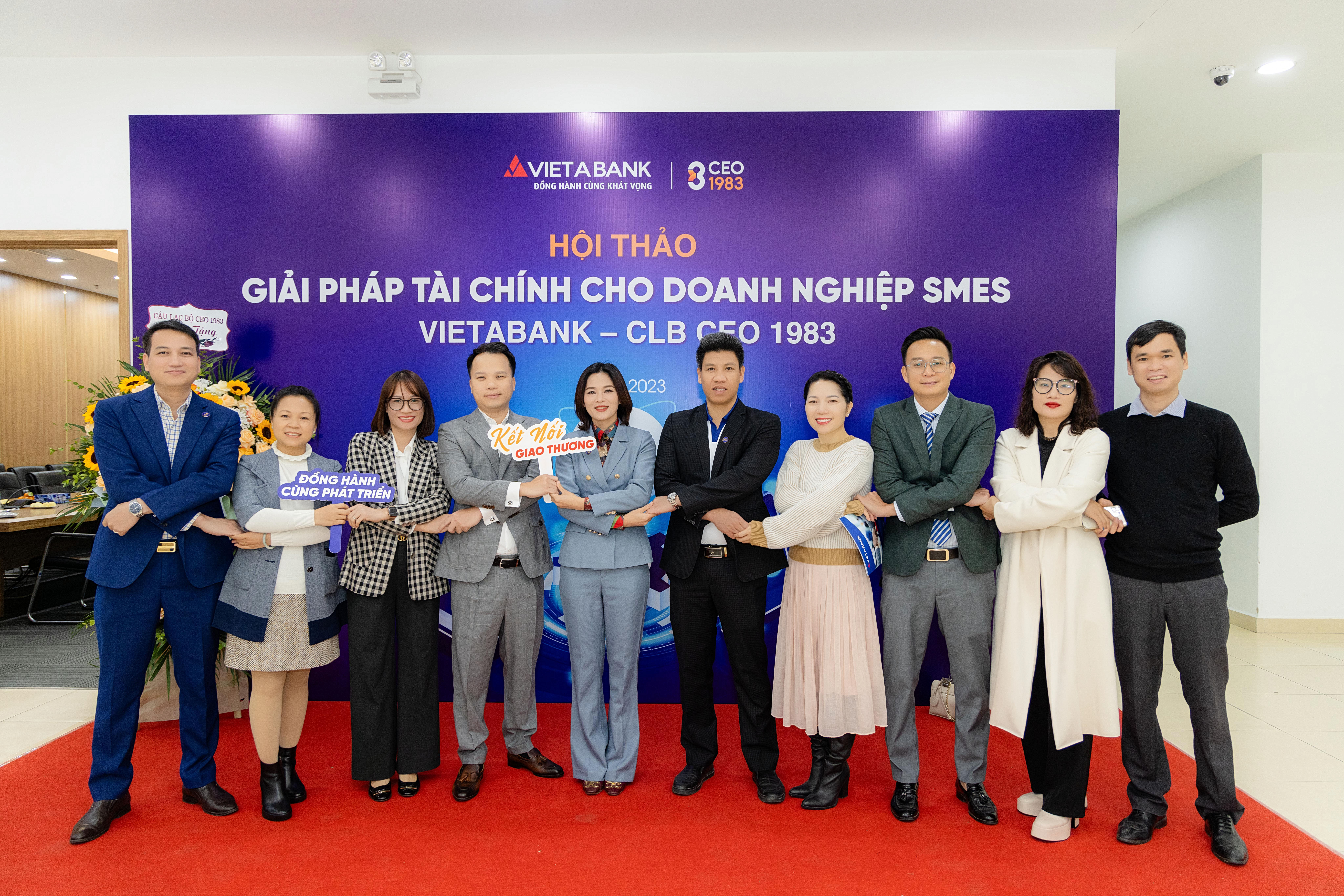 Kết nối giao thương giữa CLB CEO 1983 &amp; Việt &#193; Bank - Ảnh 2