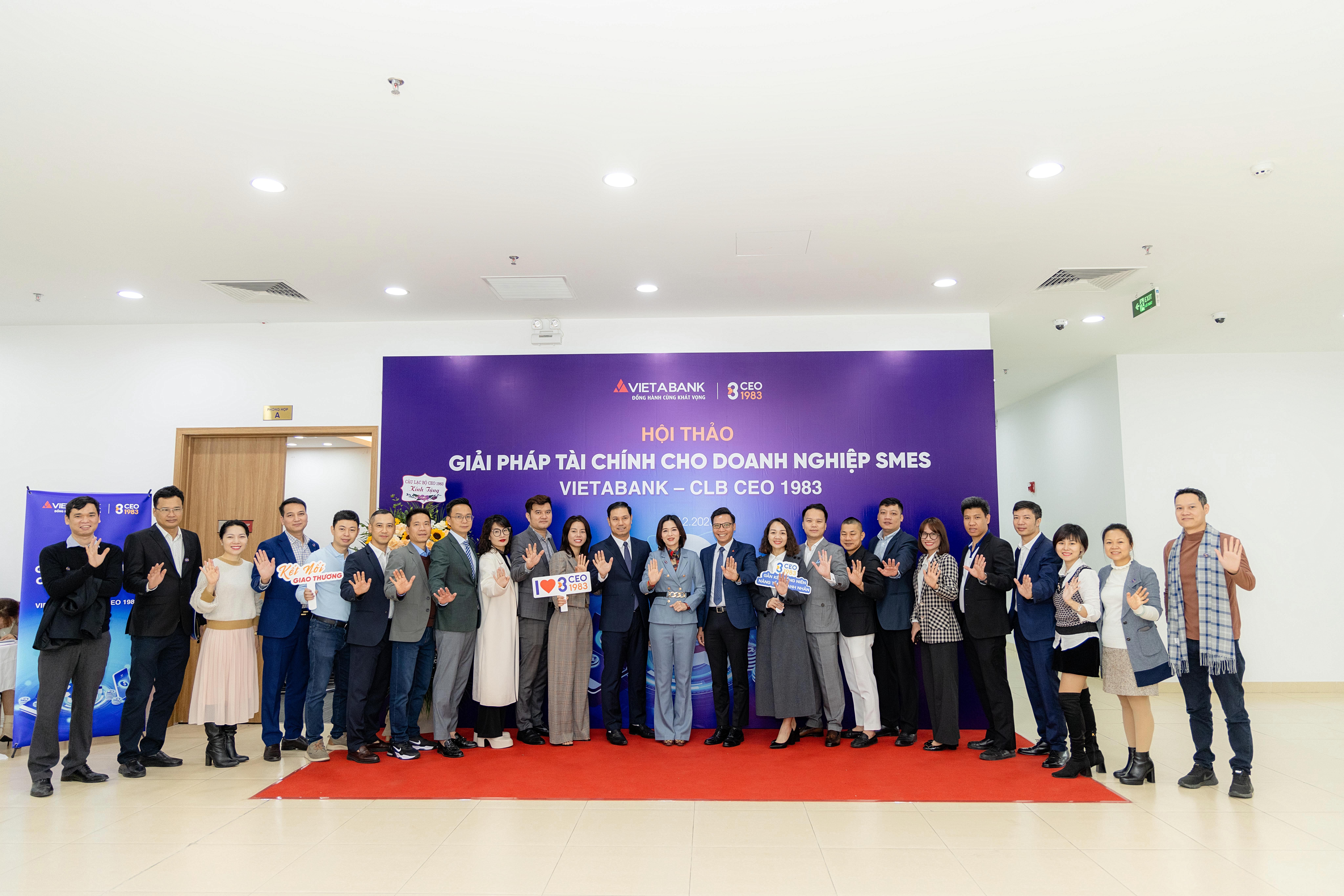 Kết nối giao thương giữa CLB CEO 1983 &amp; Việt &#193; Bank - Ảnh 1