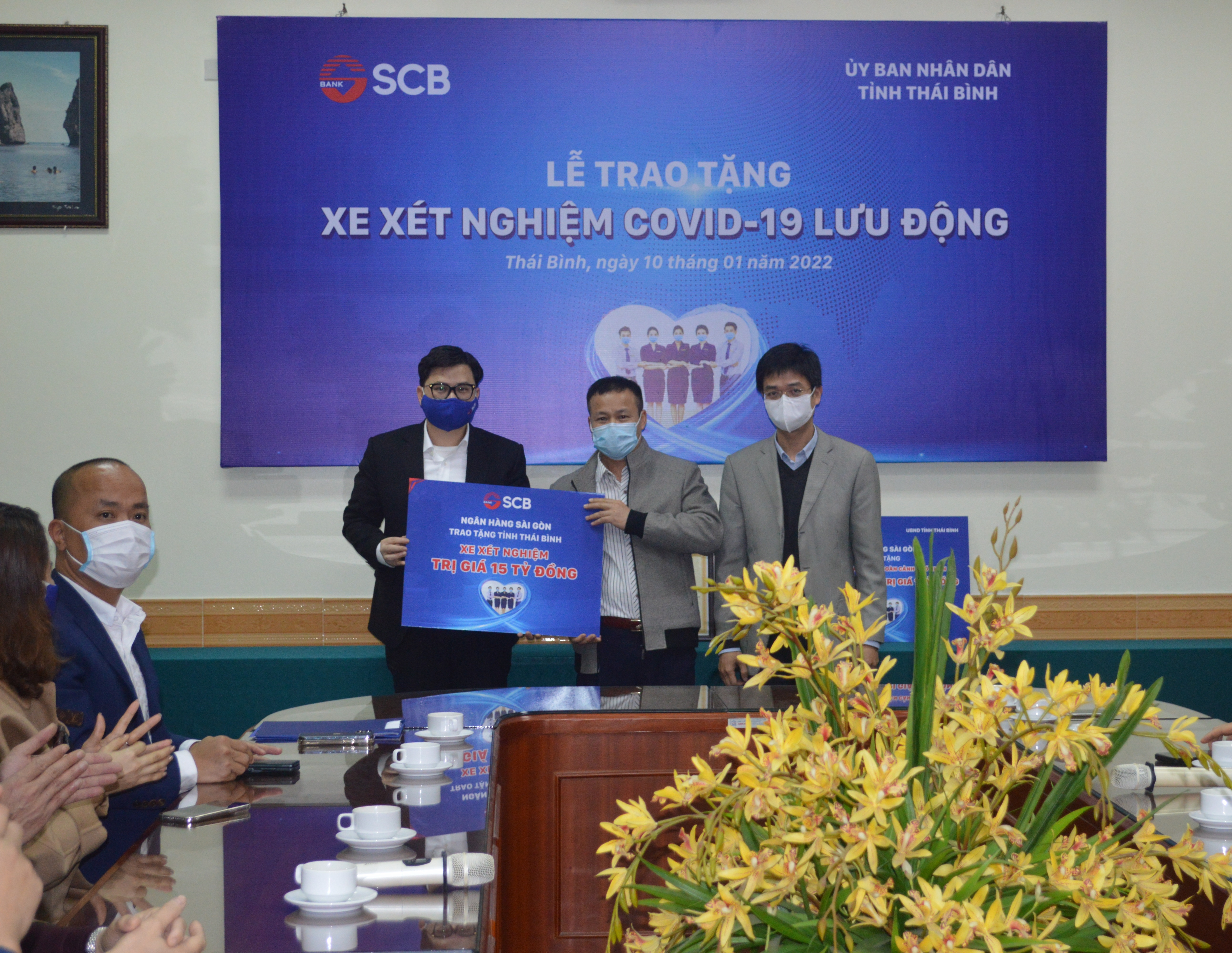 SCB tiếp tục trao tặng xe x&#233;t nghiệm lưu động tại Th&#225;i B&#236;nh v&#224; Thanh H&#243;a - Ảnh 3
