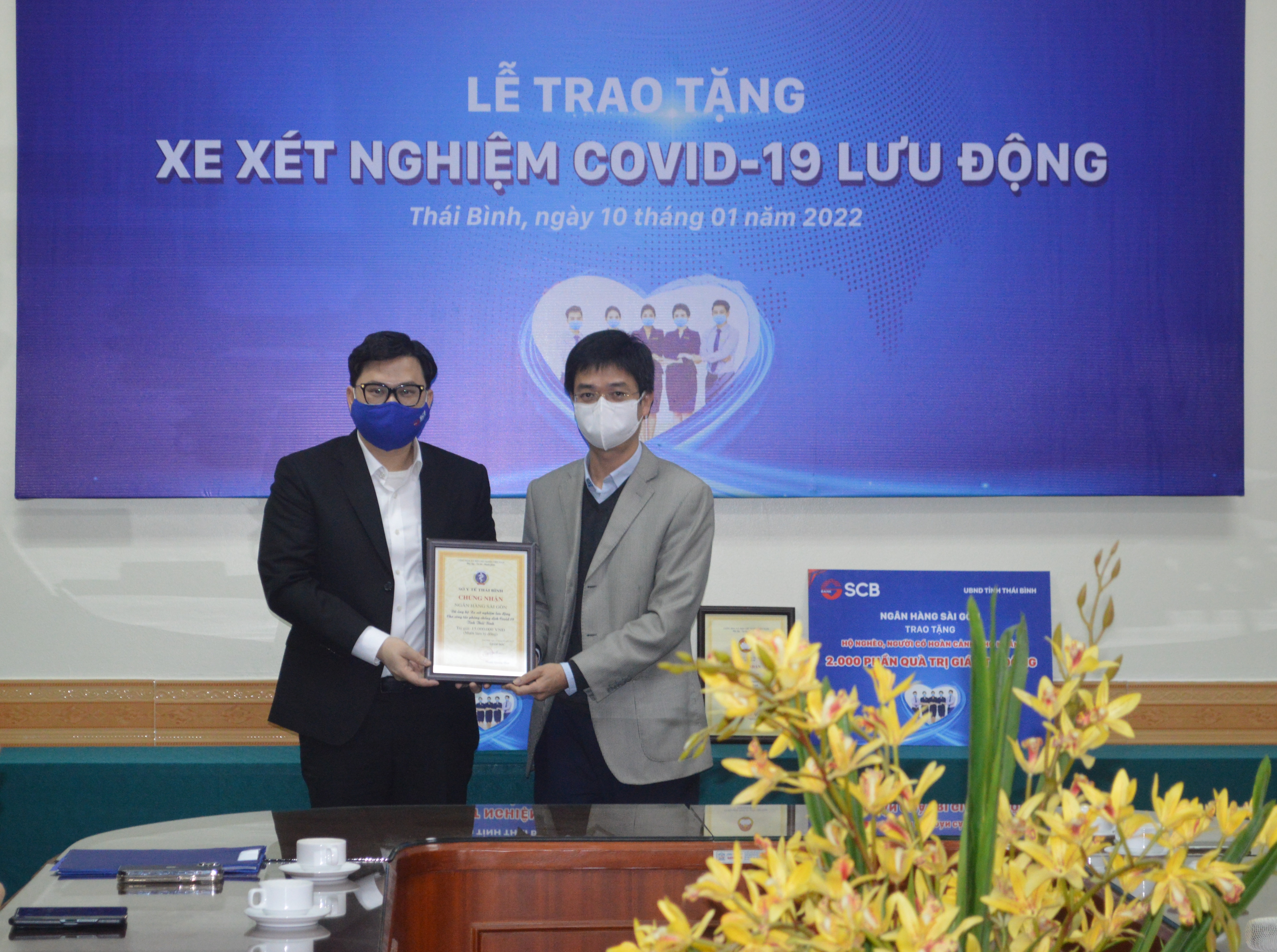 SCB tiếp tục trao tặng xe x&#233;t nghiệm lưu động tại Th&#225;i B&#236;nh v&#224; Thanh H&#243;a - Ảnh 4