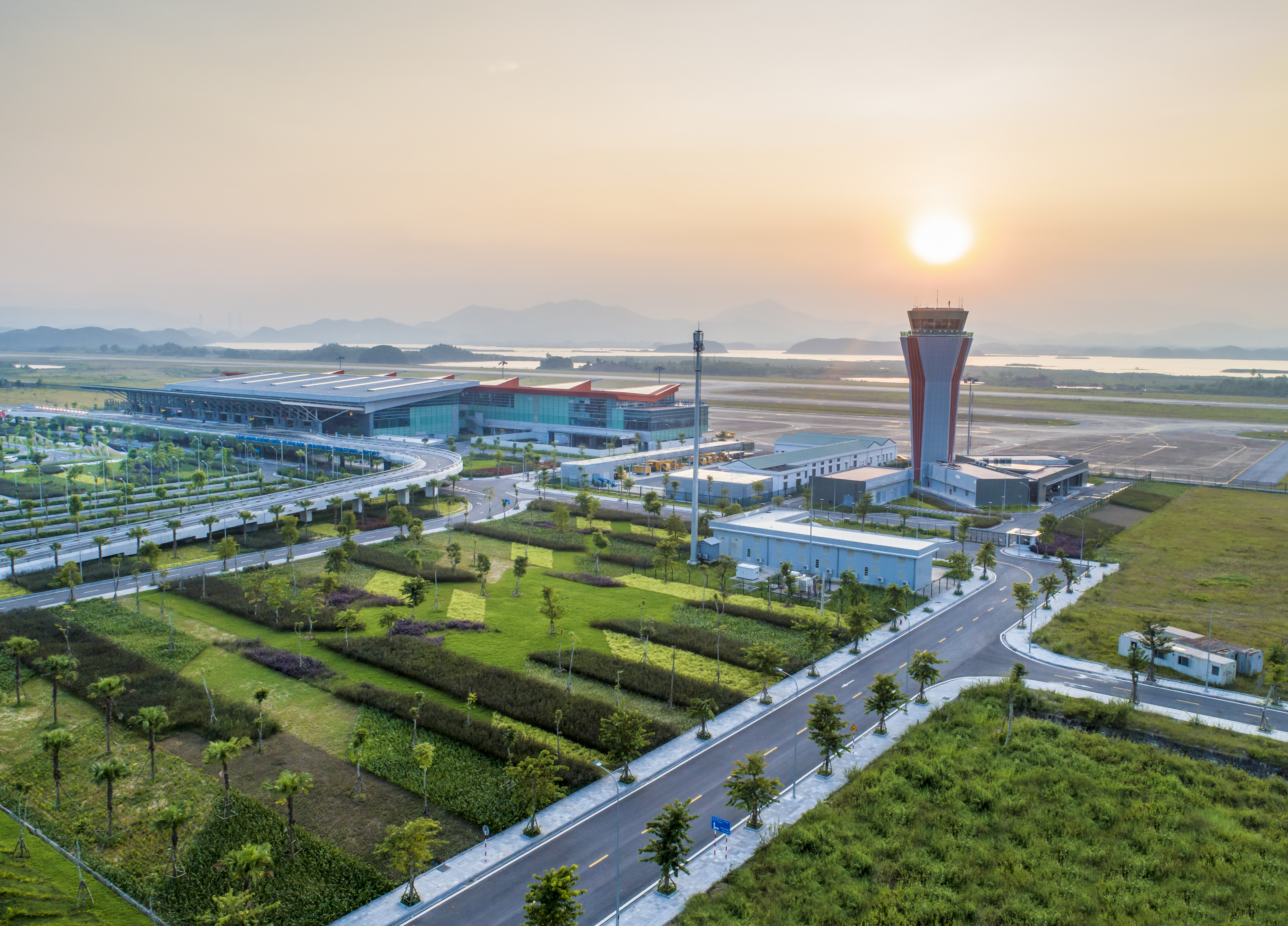 To&agrave;n cảnh s&acirc;n bay V&acirc;n Đồn.