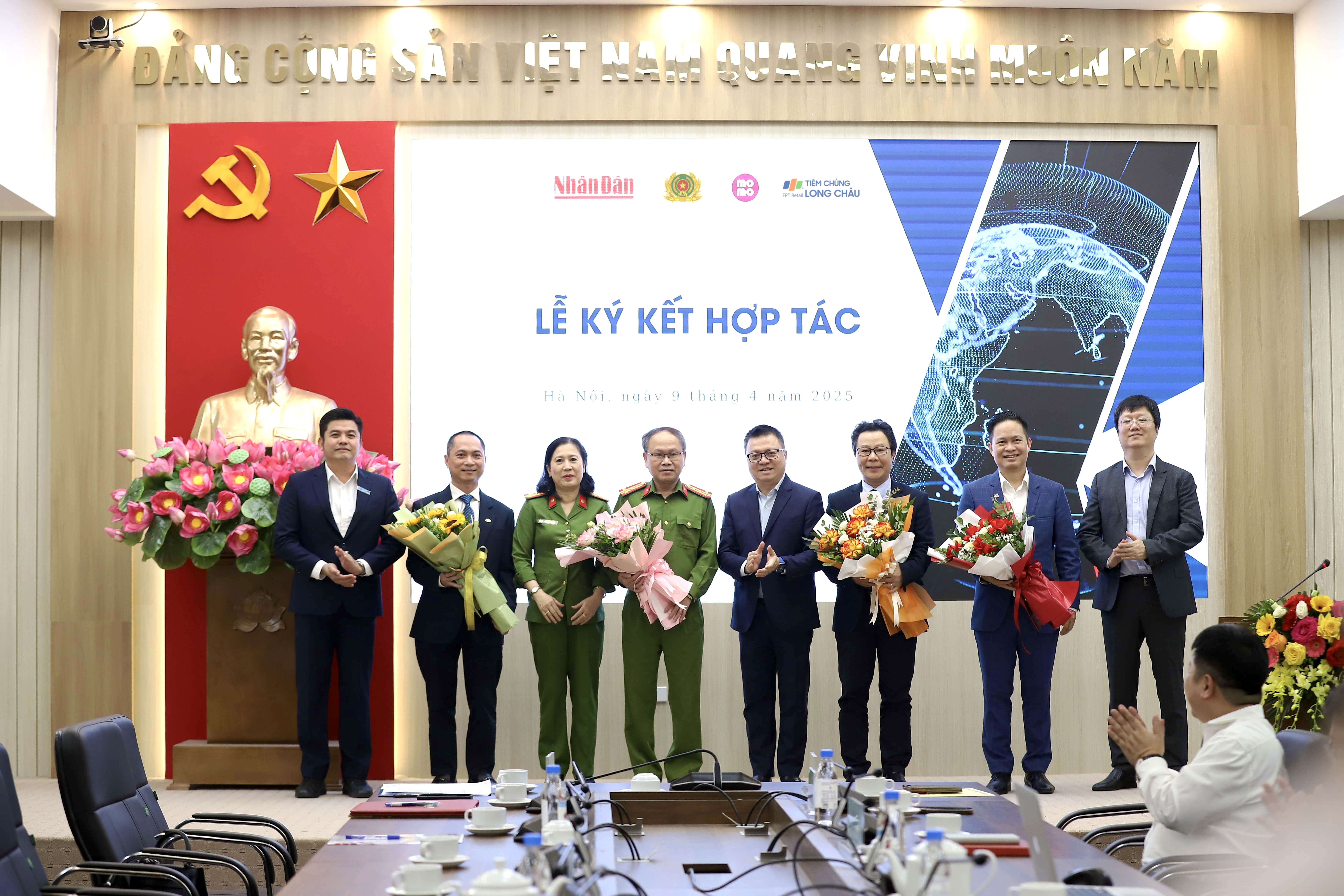 B&aacute;o Nh&acirc;n D&acirc;n v&agrave; FPT Long Ch&acirc;u sẽ đồng h&agrave;nh trong c&ocirc;ng t&aacute;c truyền th&ocirc;ng y tế v&igrave; sức khỏe cộng đồng. &nbsp;