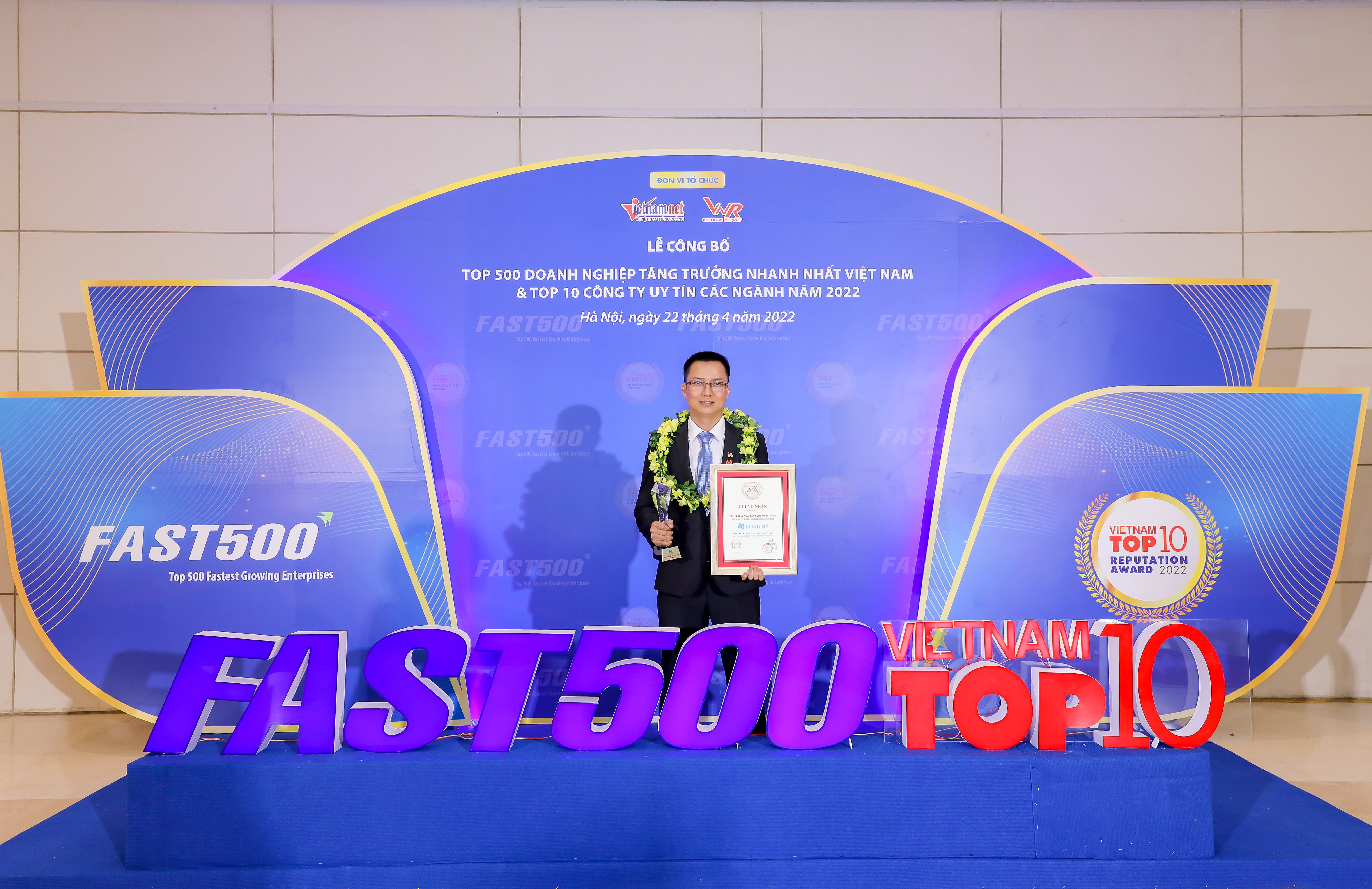 H&ograve;a B&igrave;nh đứng đầu Top 10 Nh&agrave; thầu X&acirc;y dựng uy t&iacute;n 2022 theo c&ocirc;ng bố của Vietnam Report.