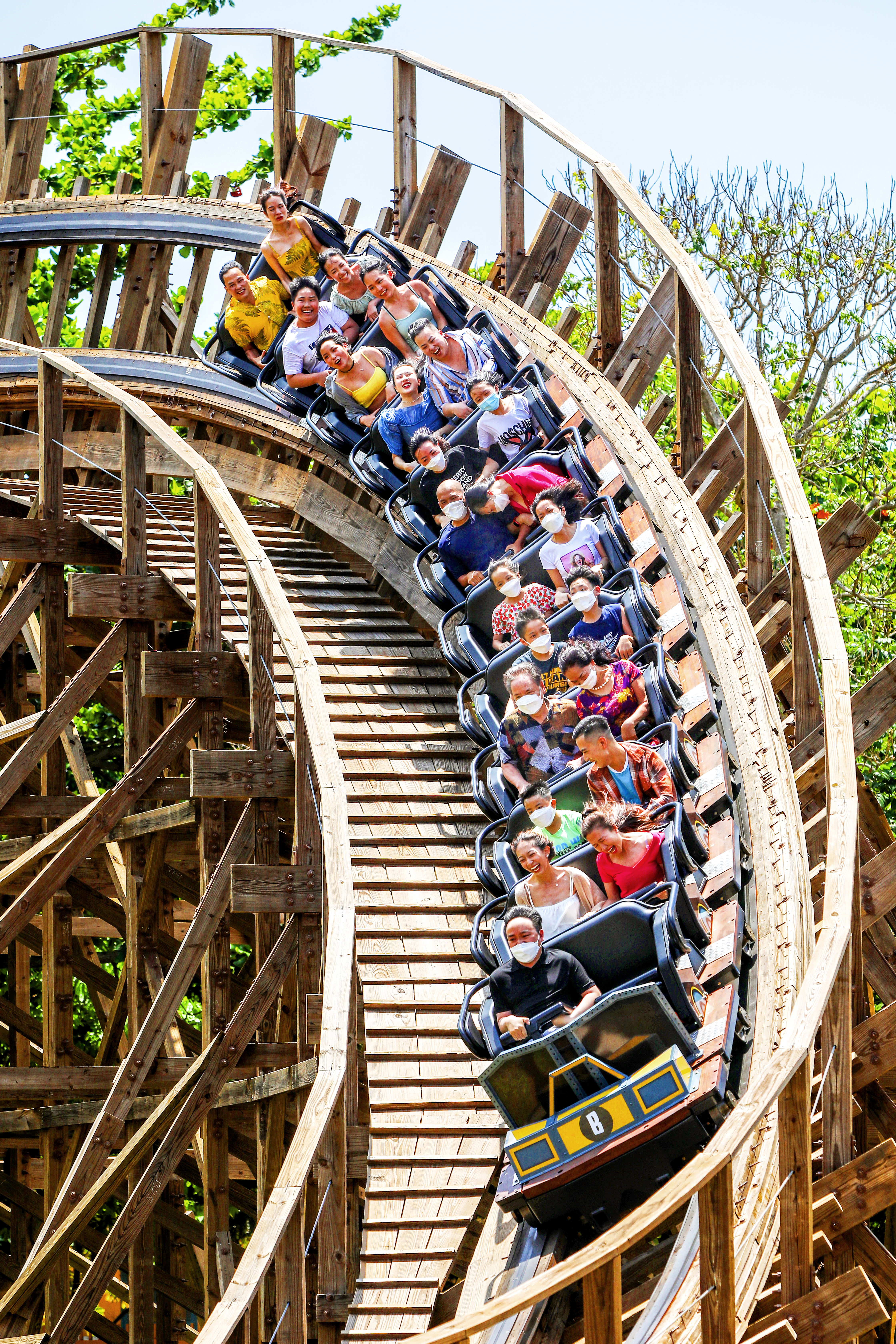 Du kh&aacute;ch vui chơi tại Sun World Hon Thom Nature Park