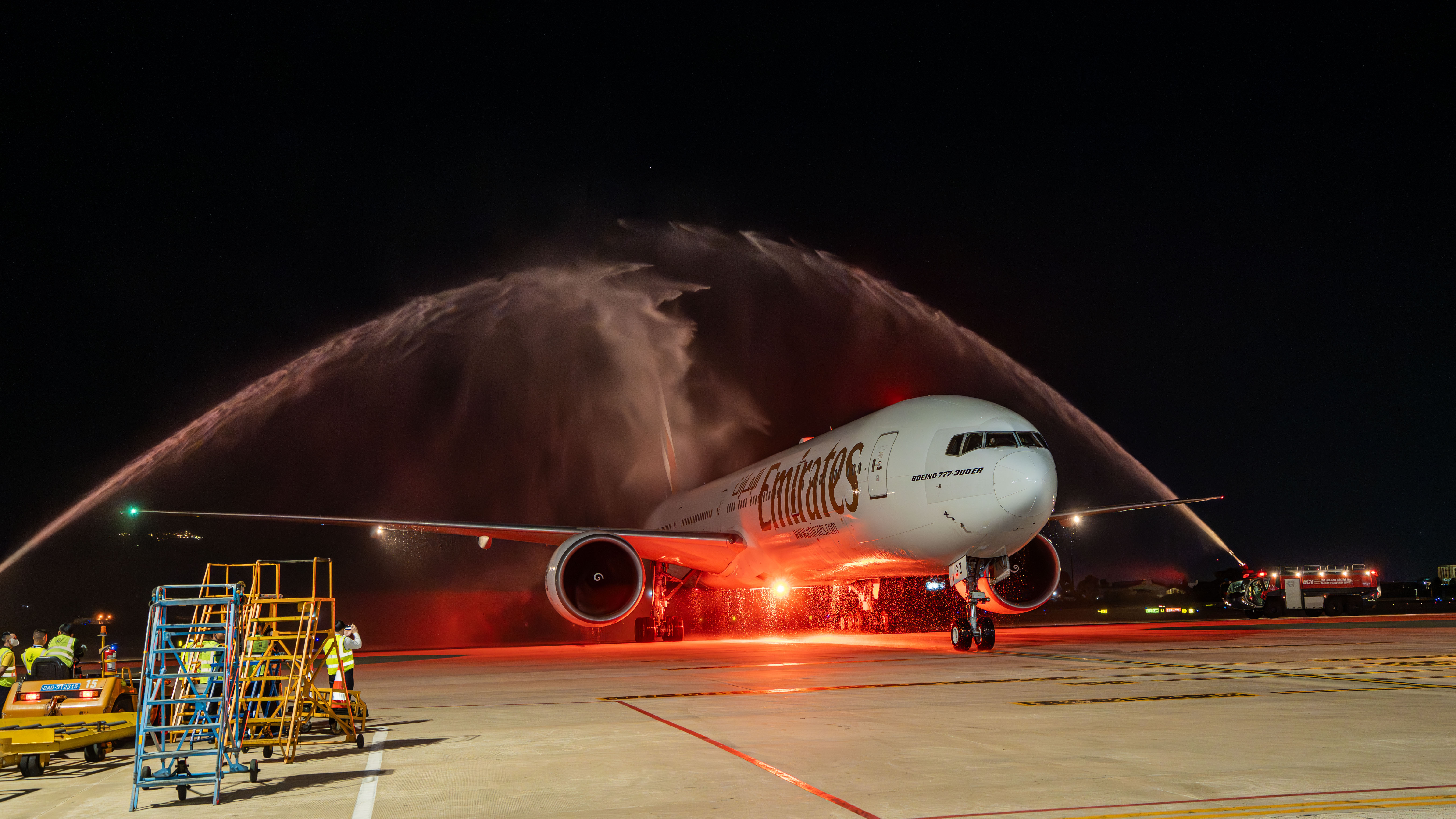 Đường bay thẳng của Emirates tới Đ&agrave; Nẵng gi&uacute;p th&agrave;nh phố s&ocirc;ng H&agrave;n đ&oacute;n th&ecirc;m đa dạng kh&aacute;ch từ nhiều quốc gia hơn, đặc biệt từ c&aacute;c nước gi&agrave;u c&oacute; &nbsp;