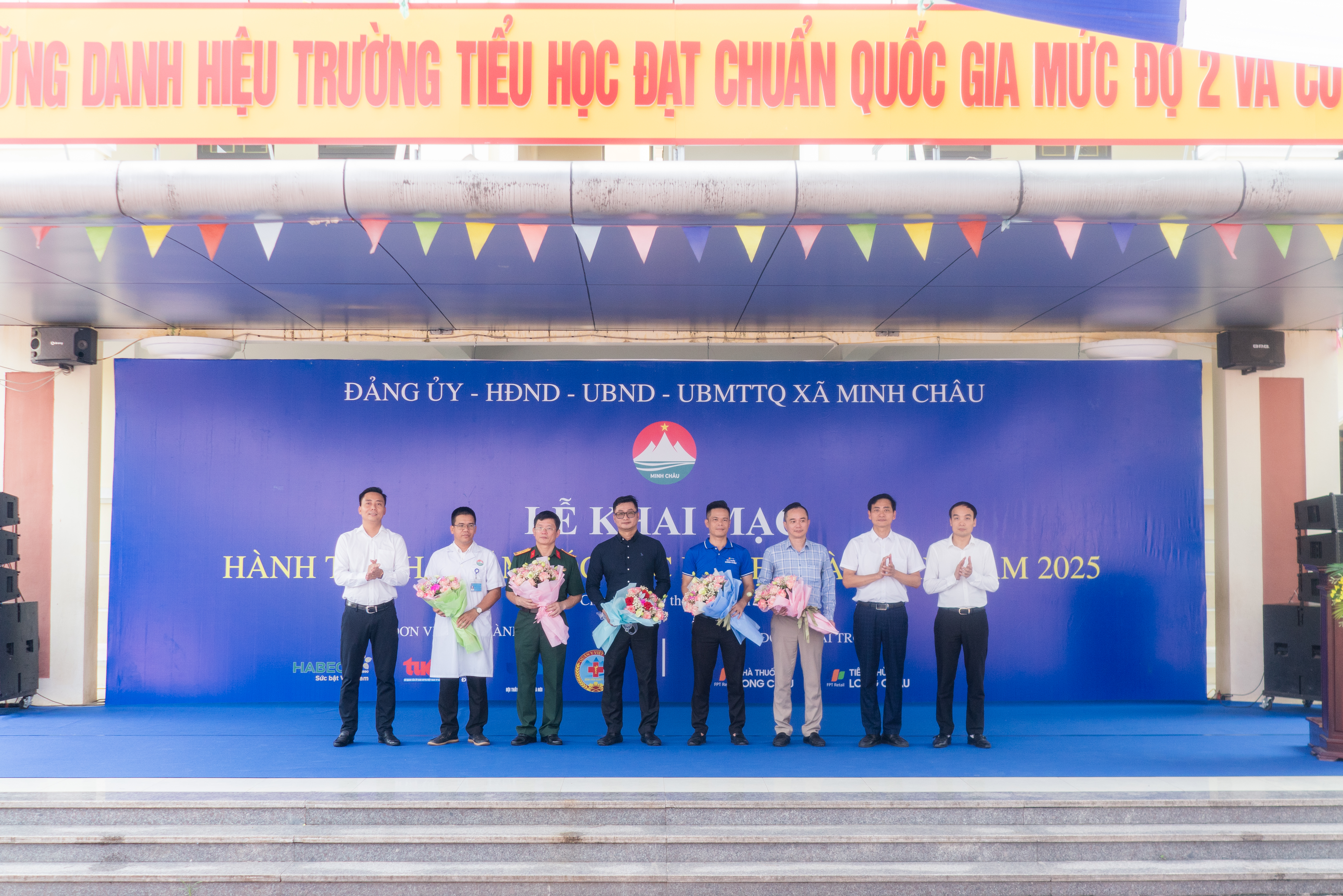 &nbsp;Long Ch&acirc;u đồng h&agrave;nh c&ugrave;ng chương tr&igrave;nh kh&aacute;m sức khỏe cộng đồng diễn ra ng&agrave;y 19/07 tại x&atilde; Minh Ch&acirc;u &nbsp;