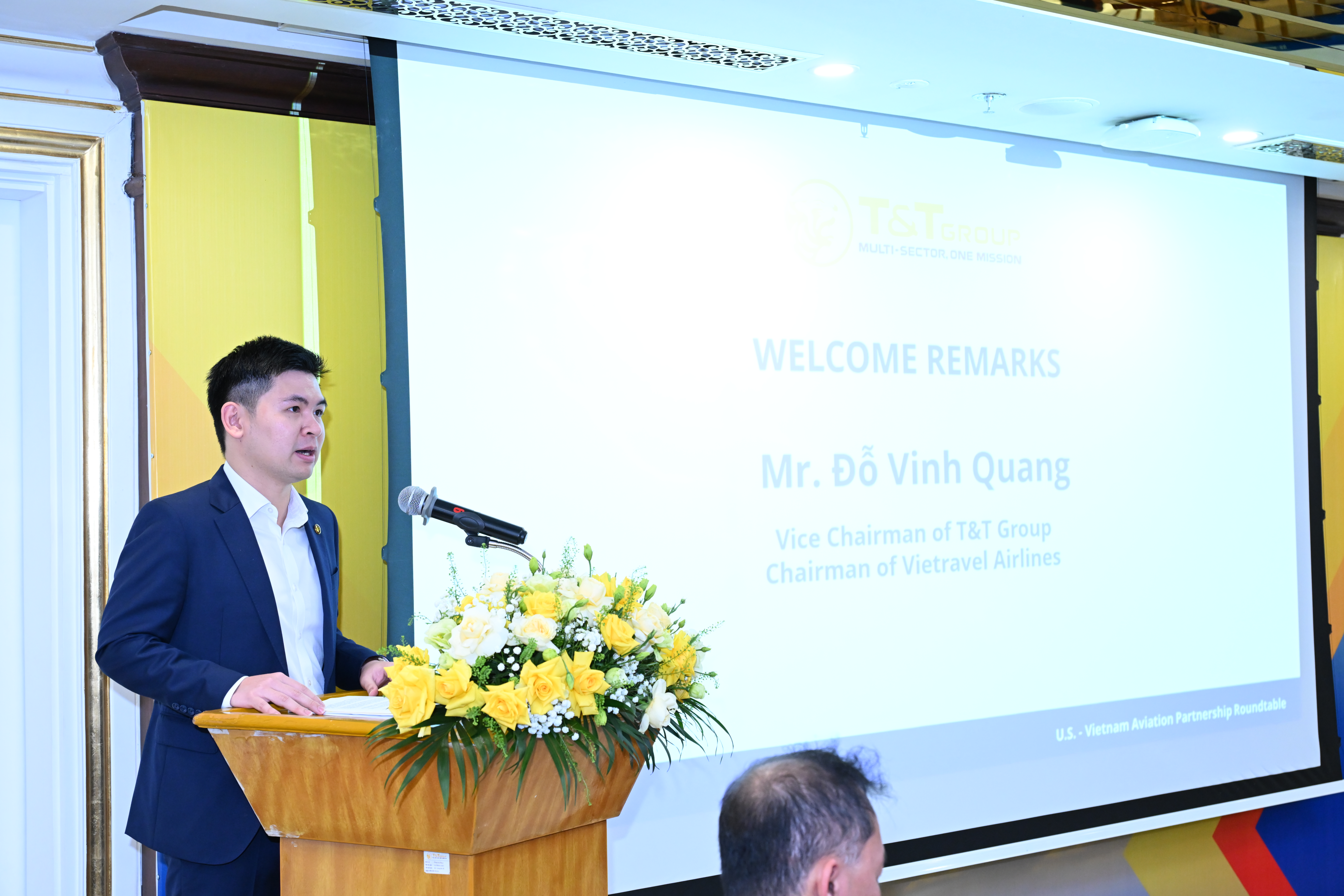 Ông Đỗ Vinh Quang, Phó Chủ tịch HĐQT T&T Group, Chủ tịch HĐQT Vietravel Airlines phát biểu tại Tọa đàm.  