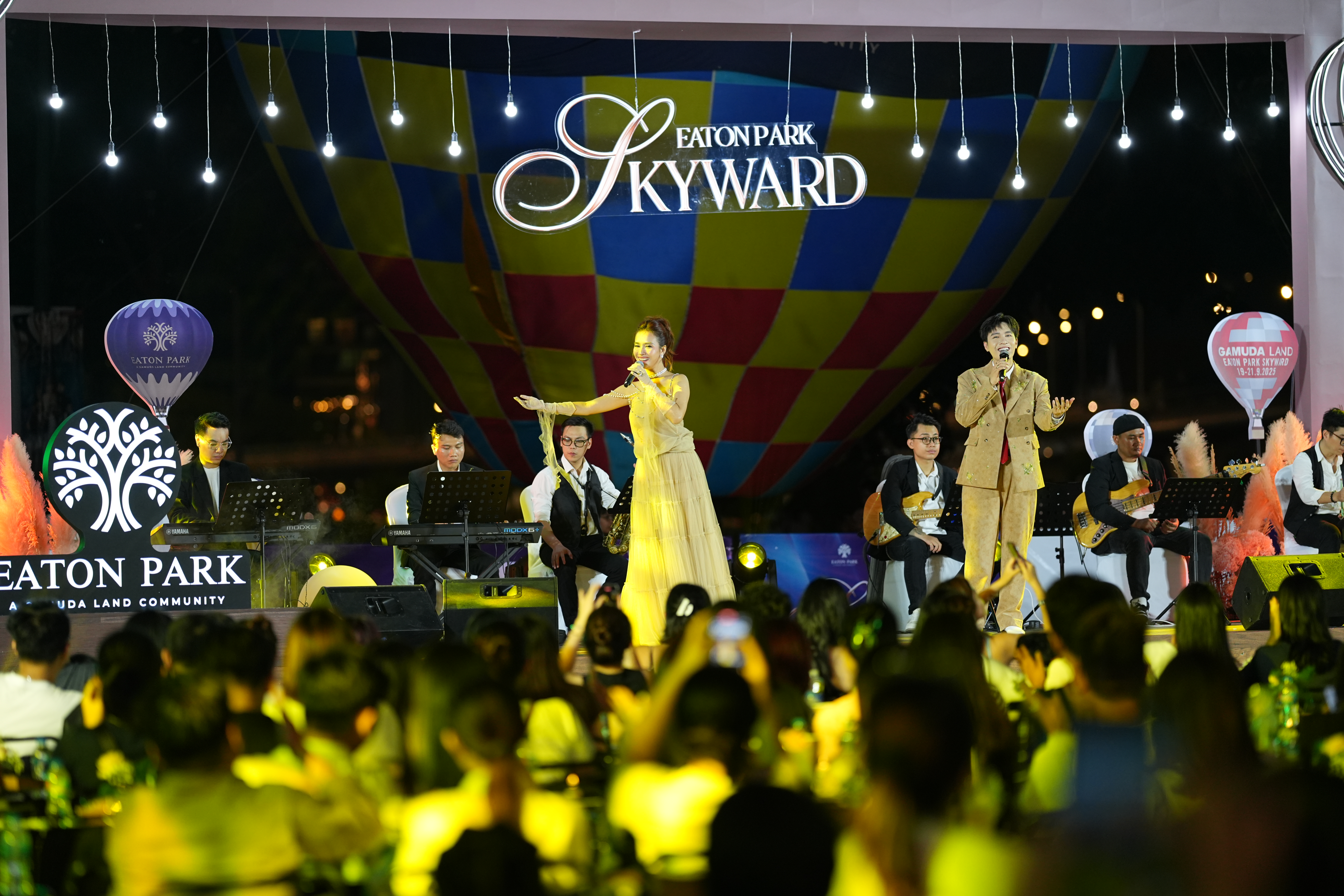 C&aacute;c đ&ecirc;m nhạc diễn ra xuy&ecirc;n suốt 3 ng&agrave;y lễ hội với sự tham gia của nhiều nghệ sỹ nổi tiếng mang tới nhiều cảm x&uacute;c v&agrave; những ph&uacute;t gi&acirc;y sum họp tuyệt vời cho nhiều gia đ&igrave;nh &nbsp;