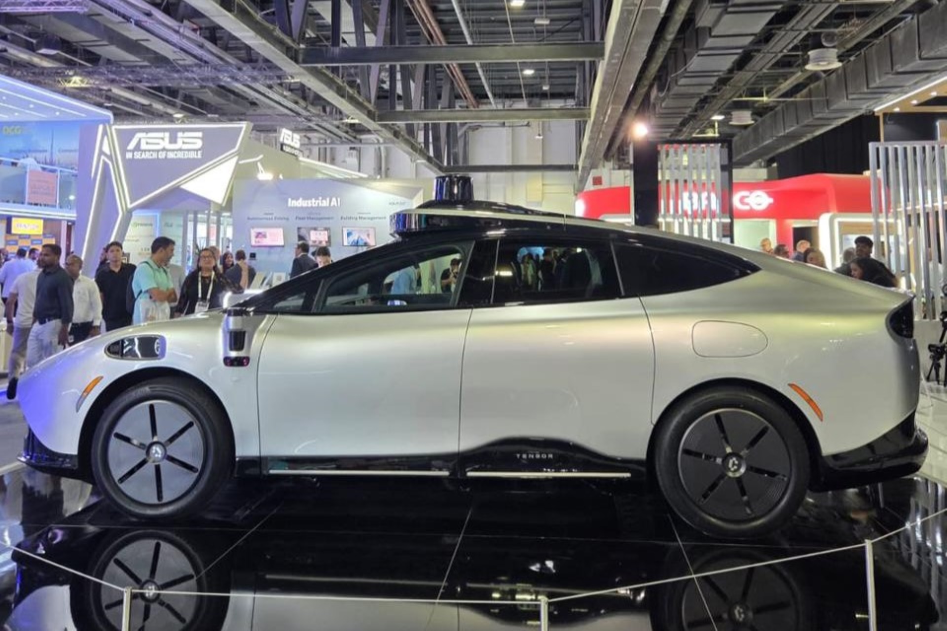 Xe điện tự lái đầu tiên trên thế giới 'Made-by-VinFast' gây tò mò ở Trung Đông - Ảnh 1 Xe điện tự lái đầu tiên trên thế giới 'Made-by-VinFast' gây tò mò ở Trung Đông - Ảnh 1