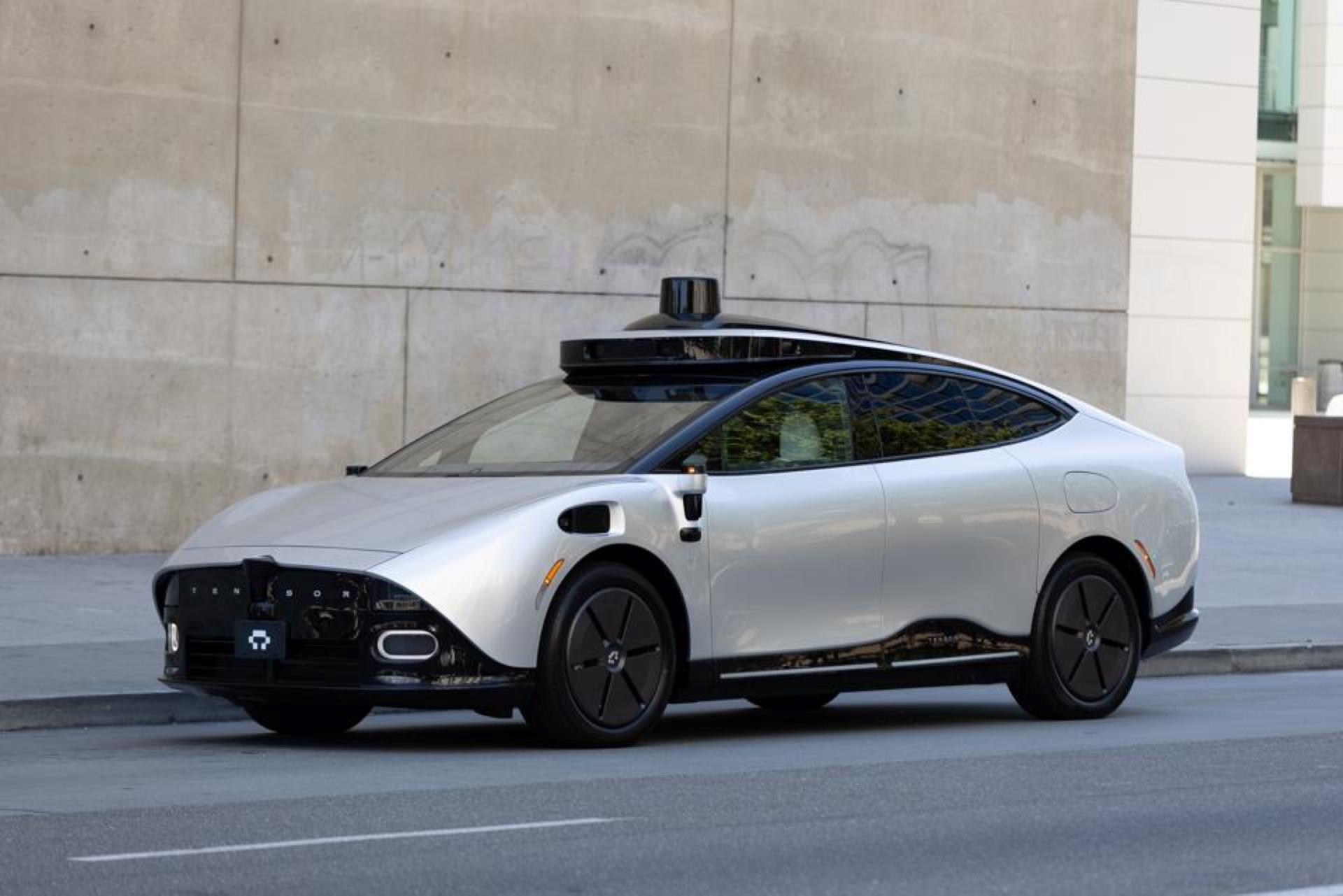 Xe điện tự lái đầu tiên trên thế giới 'Made-by-VinFast' gây tò mò ở Trung Đông - Ảnh 2 Xe điện tự lái đầu tiên trên thế giới 'Made-by-VinFast' gây tò mò ở Trung Đông - Ảnh 2