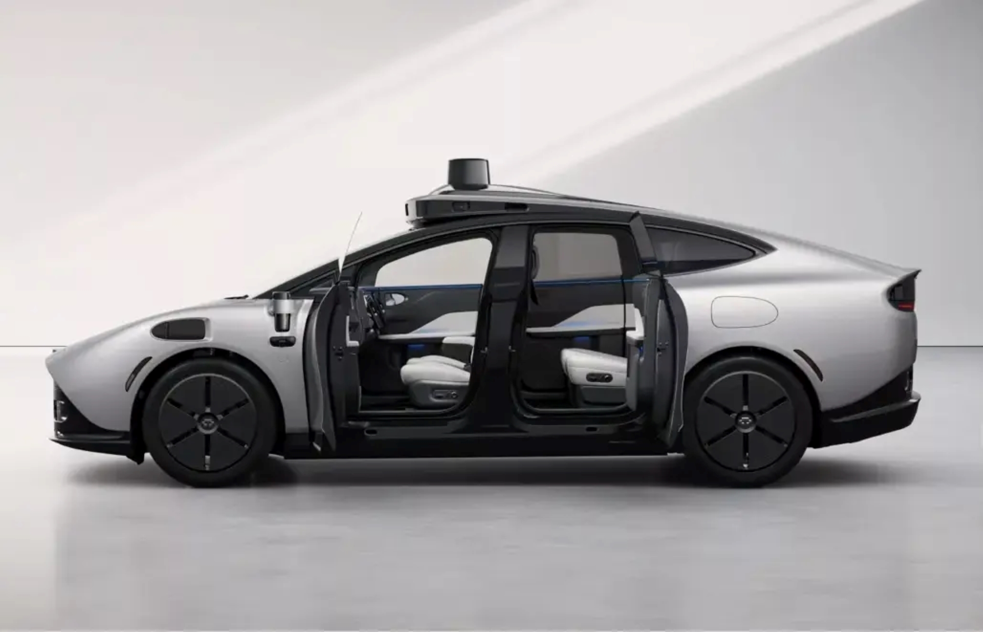 Xe điện tự lái đầu tiên trên thế giới 'Made-by-VinFast' gây tò mò ở Trung Đông - Ảnh 4 Xe điện tự lái đầu tiên trên thế giới 'Made-by-VinFast' gây tò mò ở Trung Đông - Ảnh 4