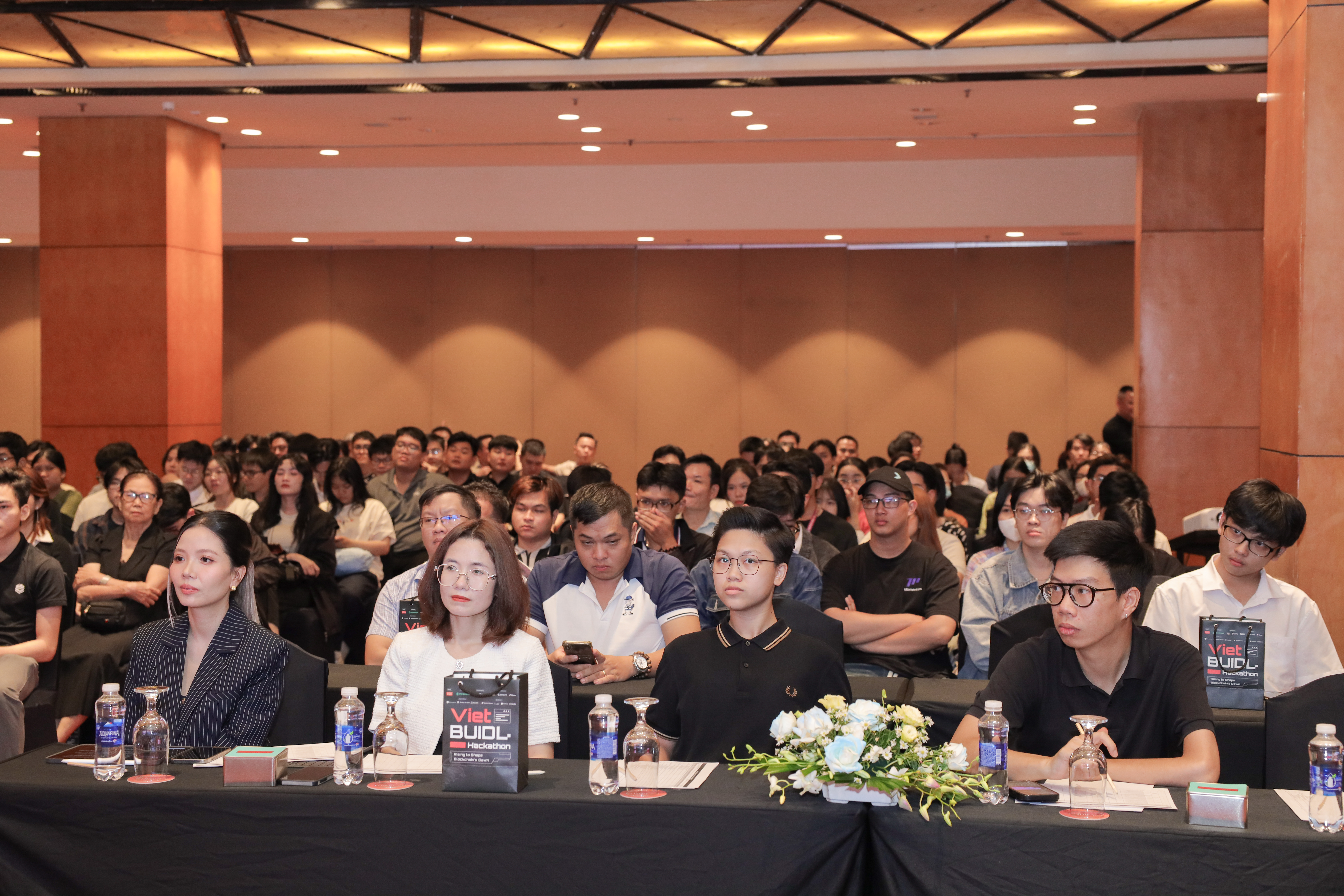 VIETBUIDL Hackathon 2025 vinh danh 12 đội thắng cuộc: từ &#253; tưởng đến vận h&#224;nh tr&#234;n U2U - Ảnh 4