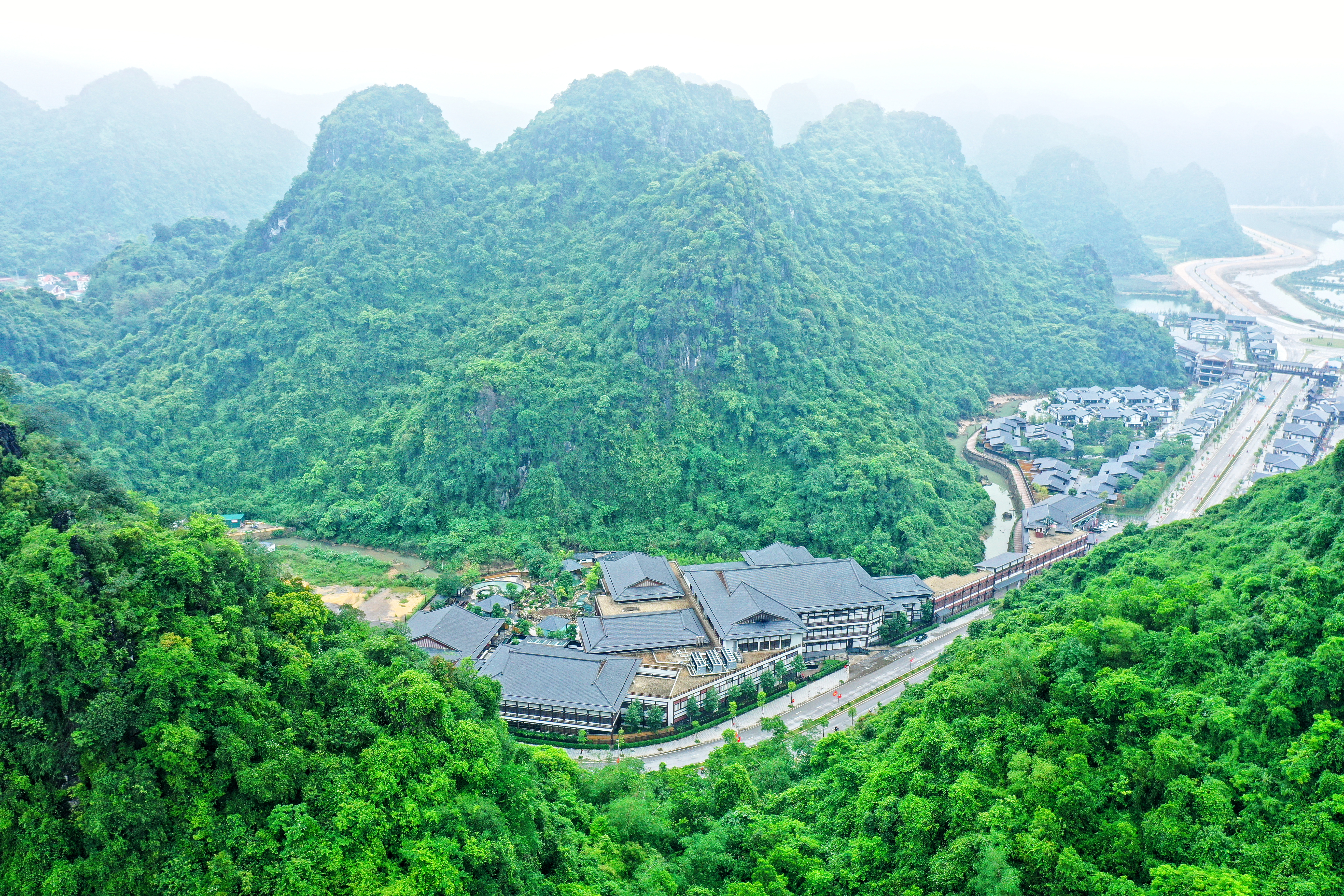 Khu nghỉ dưỡng suối kho&aacute;ng n&oacute;ng Yoko Onsen Quang Hanh (Quảng Ninh). Ảnh: Sun Group