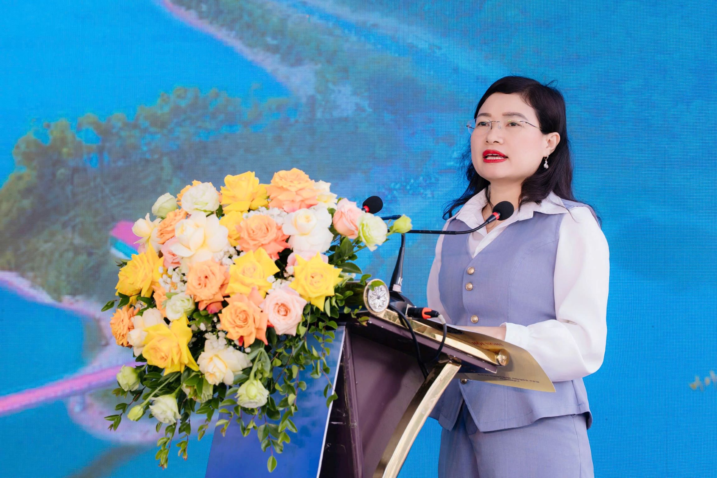 B&agrave; Nguyễn Thị Nguyệt - Ph&oacute; Chủ tịch UBND tỉnh H&agrave; Tĩnh - gửi lời tri &acirc;n Bộ Y tế v&agrave; Tập đo&agrave;n Vingroup. &nbsp;