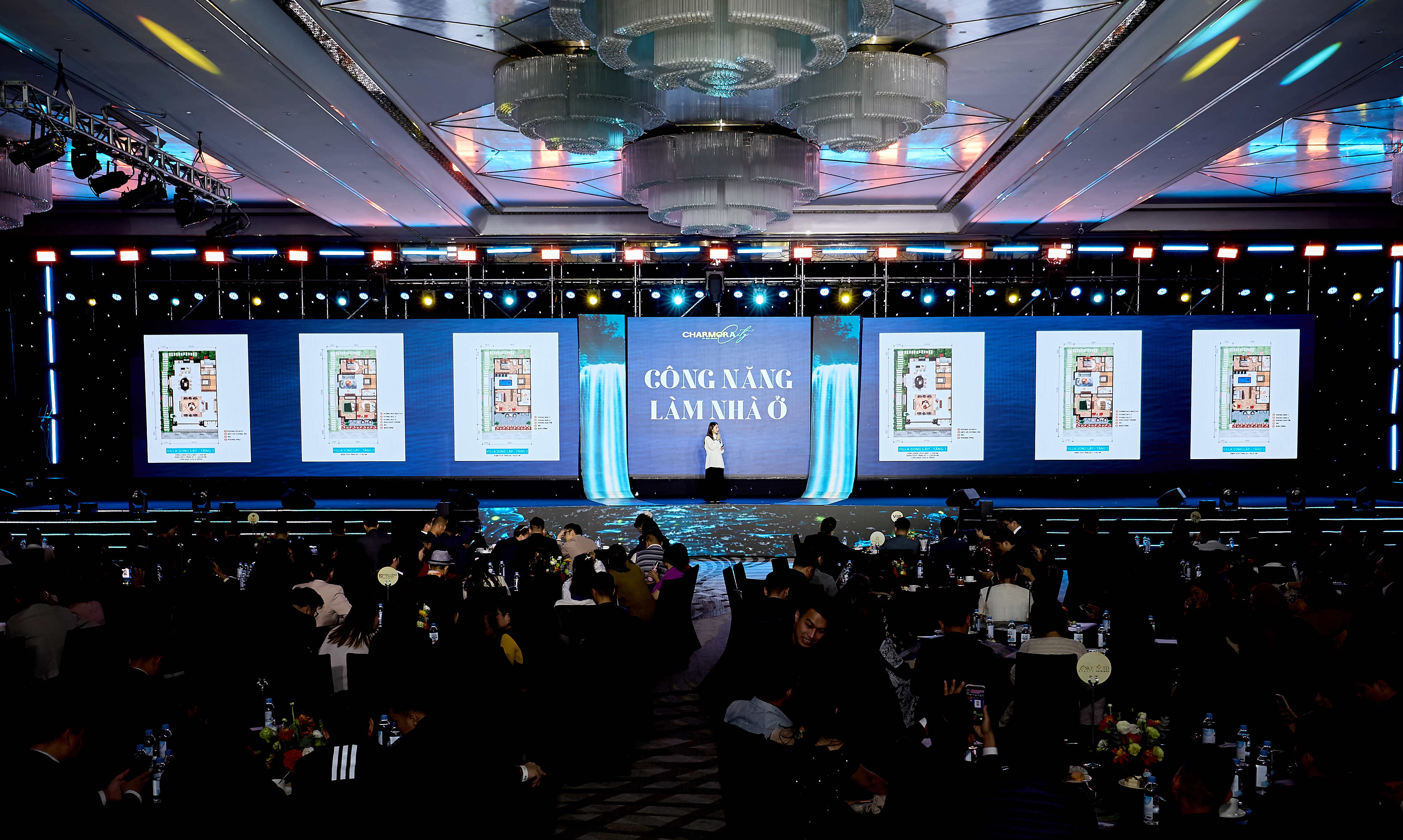 Nh&agrave; đầu tư lắng nghe chia sẻ về quy hoạch tổng thể v&agrave; định hướng ph&aacute;t triển của đại đ&ocirc; thị Charmora City. &nbsp;