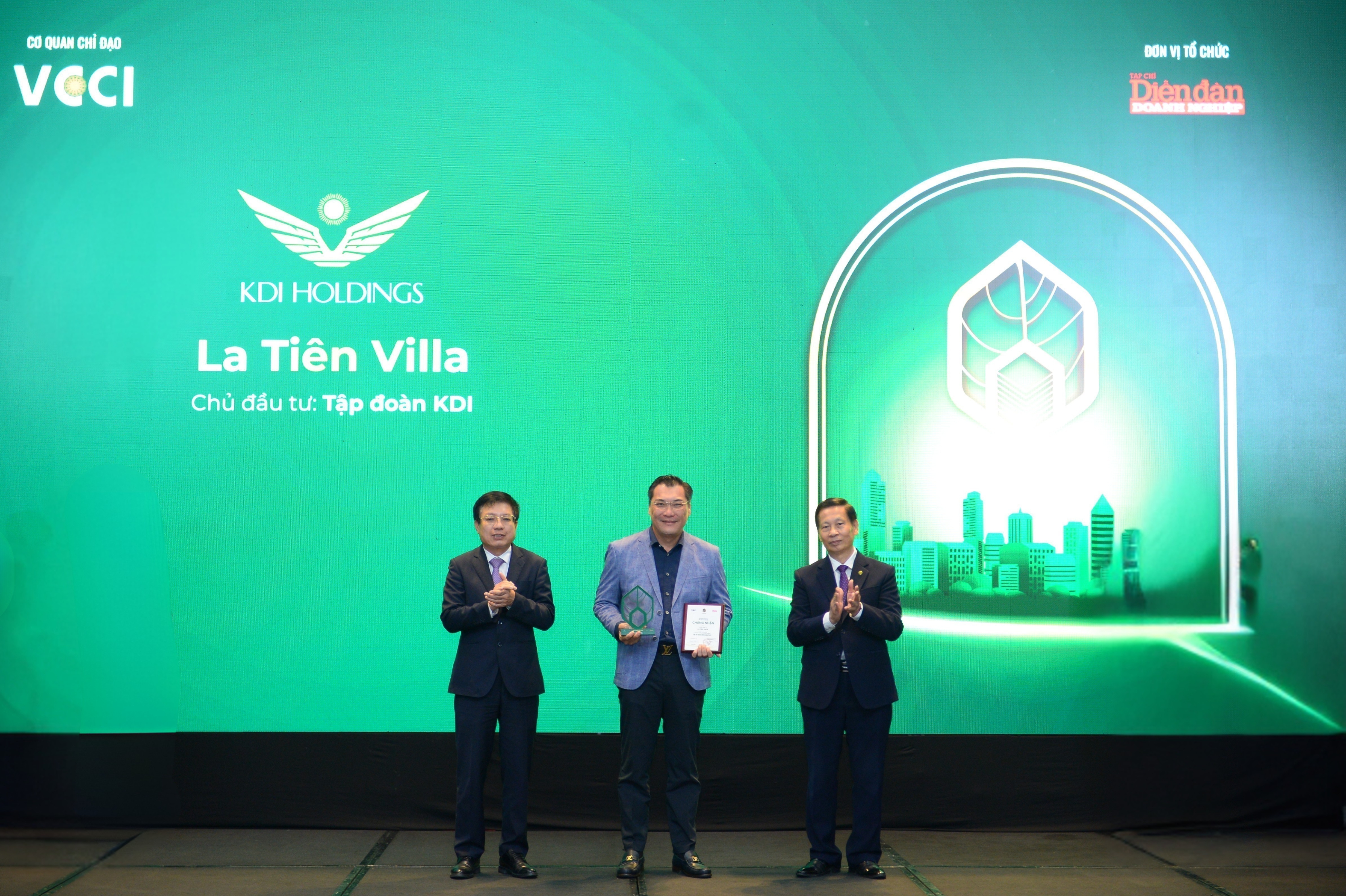 La Ti&ecirc;n Villa tiếp tục nối d&agrave;i chuỗi giải thưởng tại b&igrave;nh chọn &ldquo;Dự &aacute;n đ&aacute;ng sống&rdquo; 2025 &nbsp;