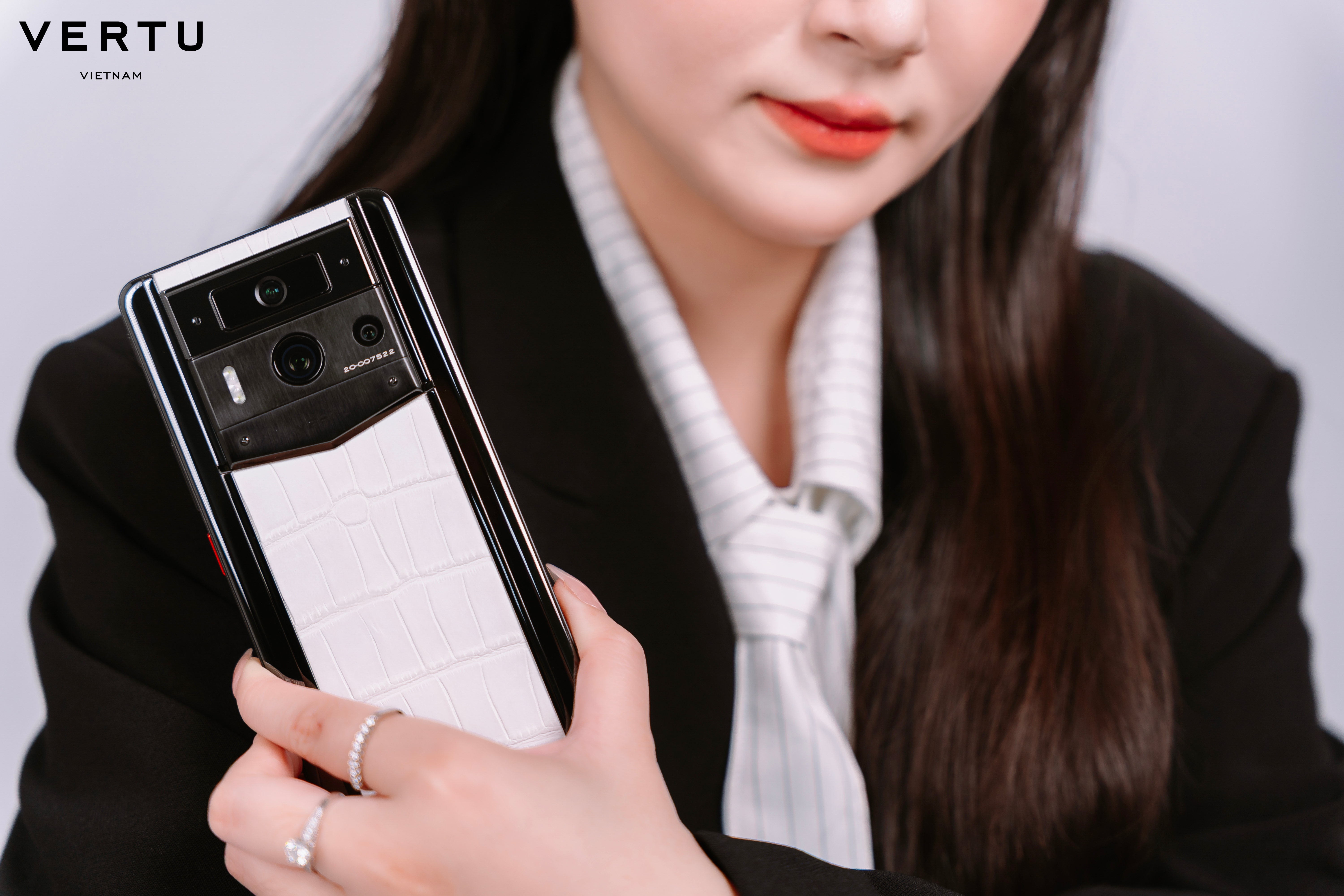 Điện thoại cho doanh nh&#226;n thời đại t&#224;i sản số: Kh&#244;ng app r&#225;c, kh&#244;ng lo lộ dữ liệu - Ảnh 1