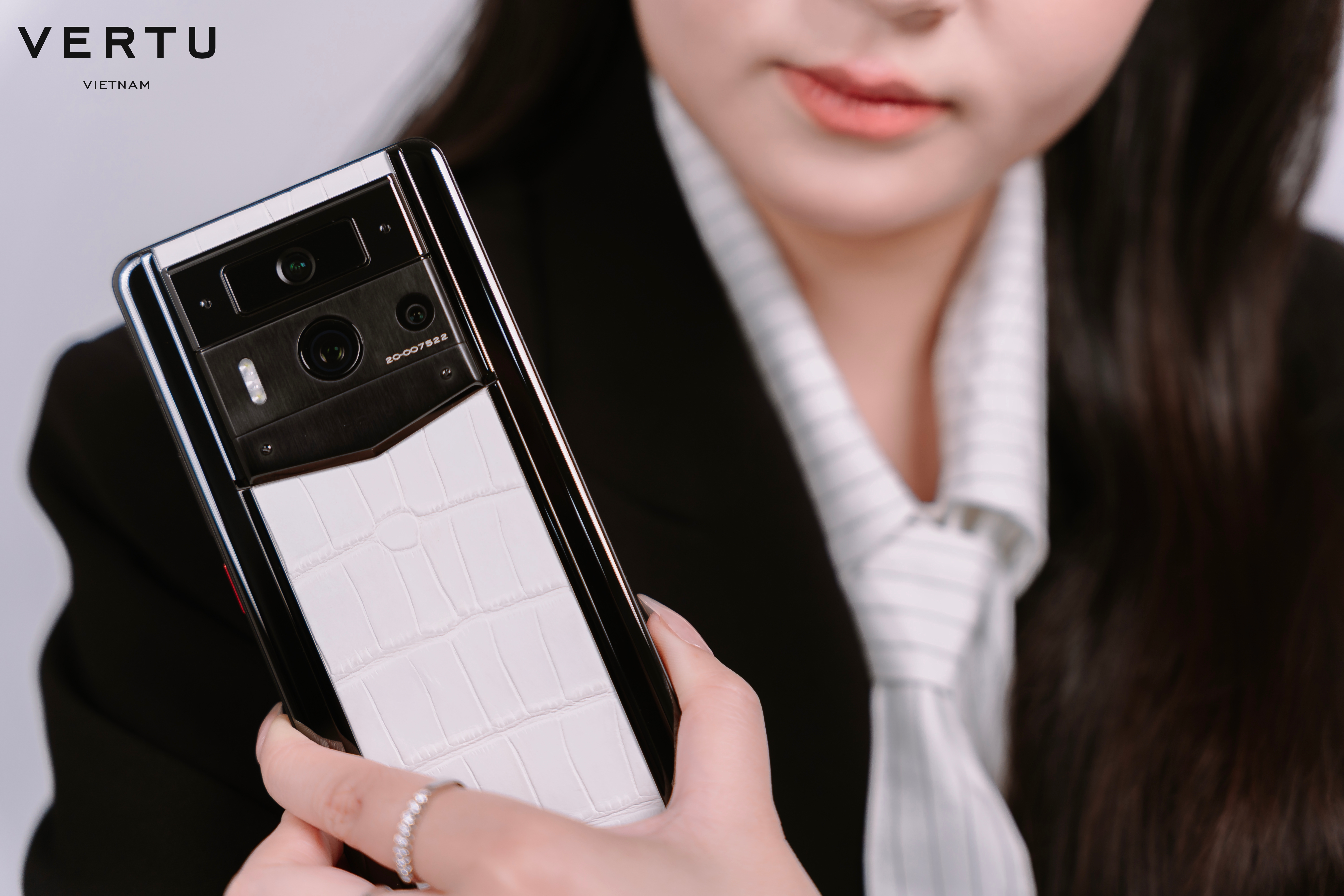 3 chiếc Vertu được giới mộ điệu rỉ tai “hợp v&#237;a” doanh nh&#226;n - Ảnh 2