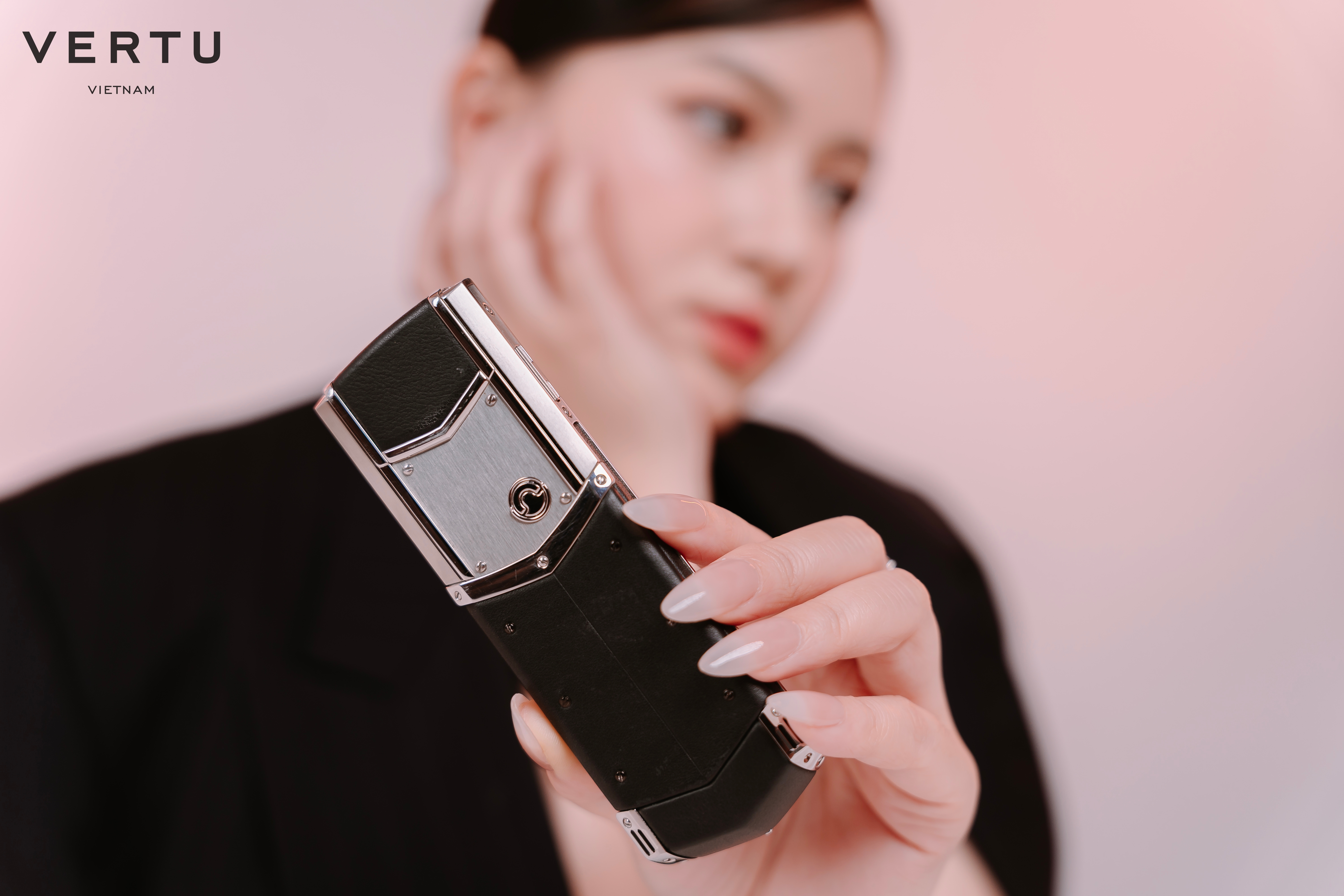 3 chiếc Vertu được giới mộ điệu rỉ tai “hợp v&#237;a” doanh nh&#226;n - Ảnh 3