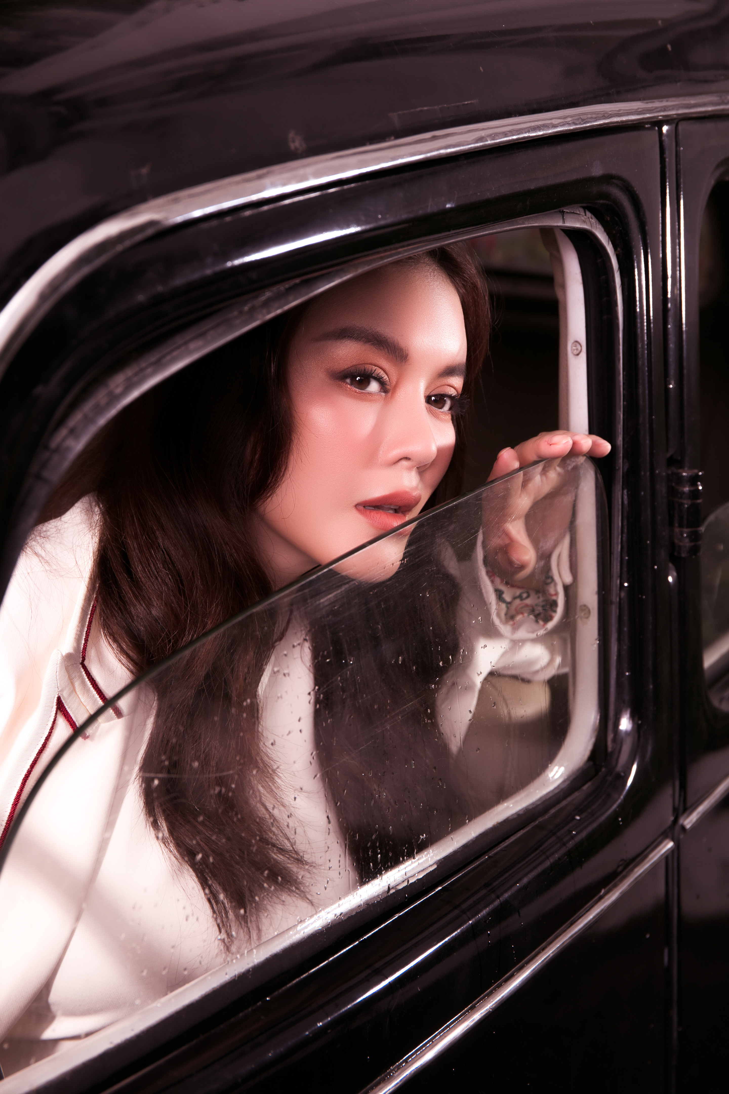 Khác với mọi năm ngập trong nến và hoa hòa cùng không khí sôi động, náo nhiệt của mọi người tham dự chúc mừng, Lý Nhã Kỳ vừa có một sinh nhật đáng nhớ trong đời khi lần đầu tiên thổi nến 1 mình và ăn bánh sinh nhật một mình.