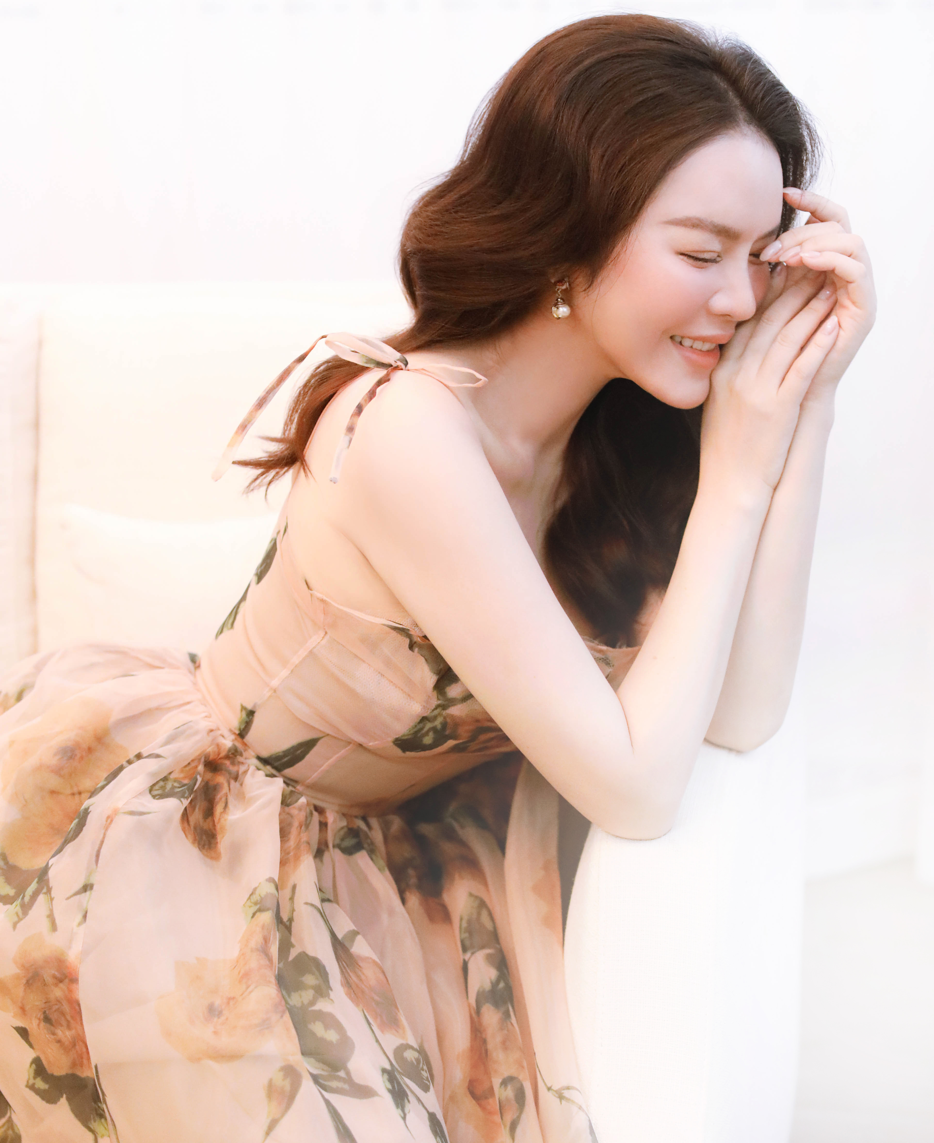 Cựu đại sứ du lịch Việt Nam tâm sự cô luôn cố gắng giữ cho mình tinh thần lạc quan, luôn vui vẻ. Chính điều đó mang đến cho Lý Nhã Kỳ vẻ ngoài rạng rỡ, tự tin hơn khi xuất hiện.