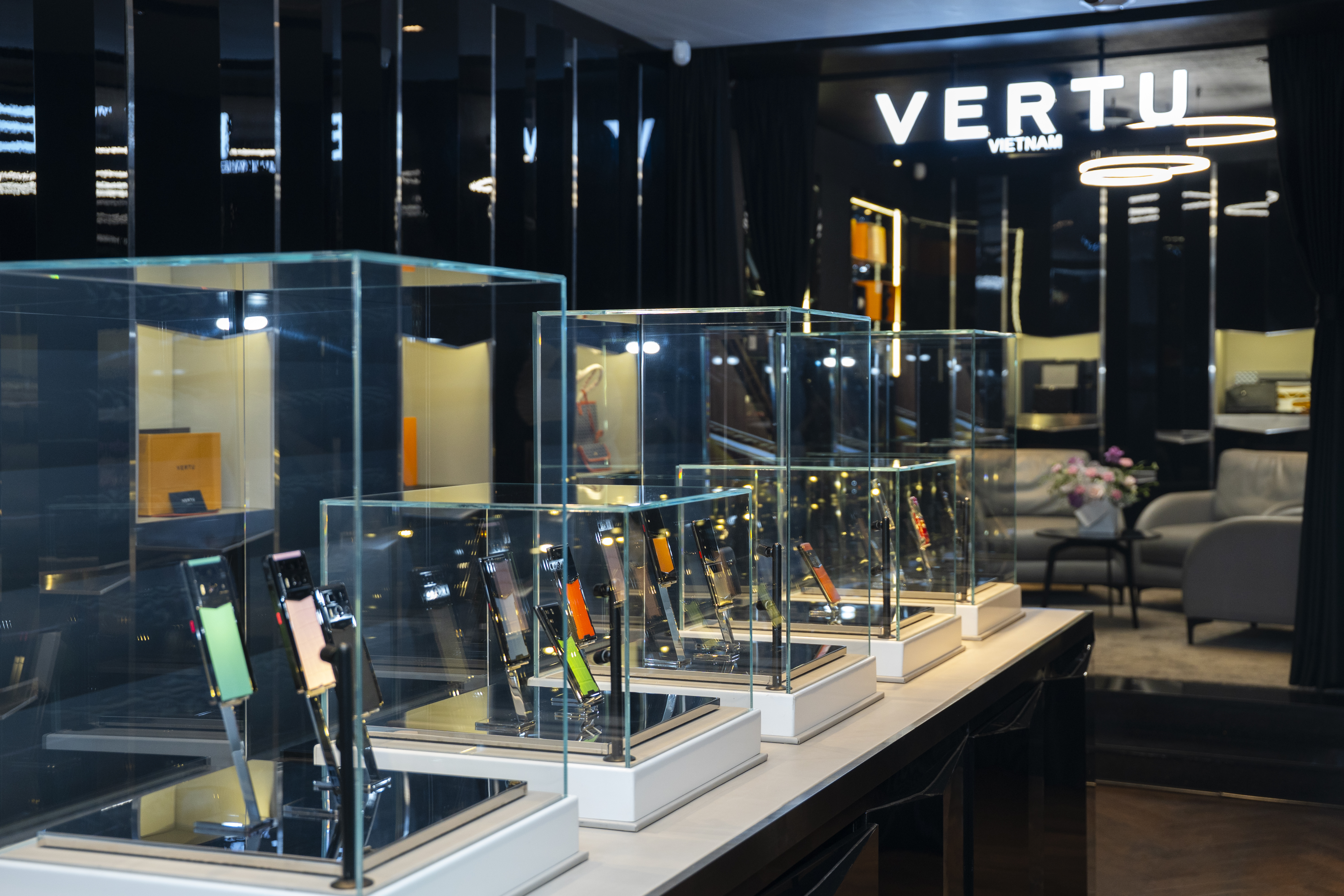 Không gian flagship store Vertu Việt Nam chuẩn Vertu England. 