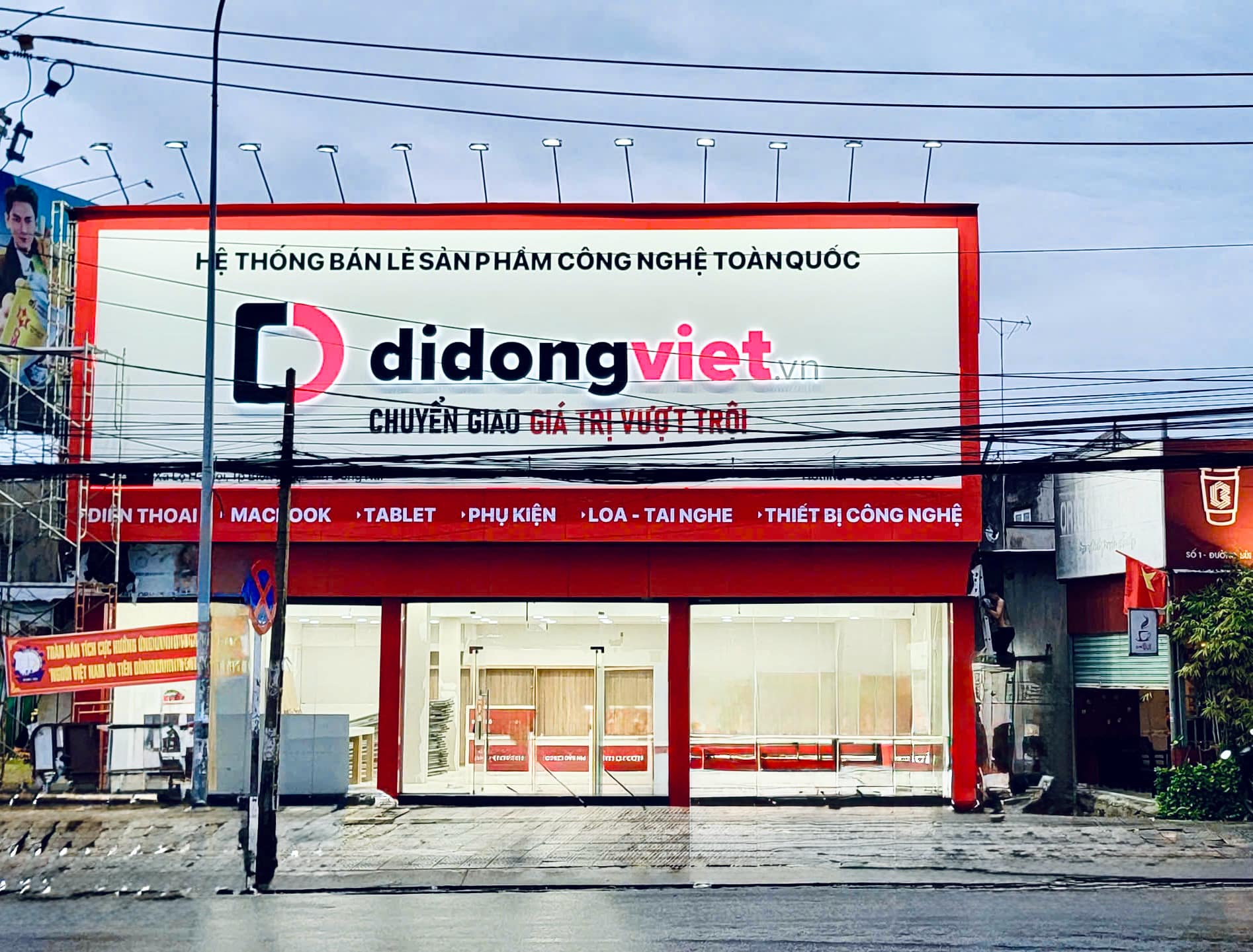 Cửa hàng tiếp theo của Di Động Việt đang trong quá trình thi công, dự kiến đi vào hoạt động trong tháng 12/2024. Cửa hàng tiếp theo của Di Động Việt đang trong quá trình thi công, dự kiến đi vào hoạt động trong tháng 12/2024.