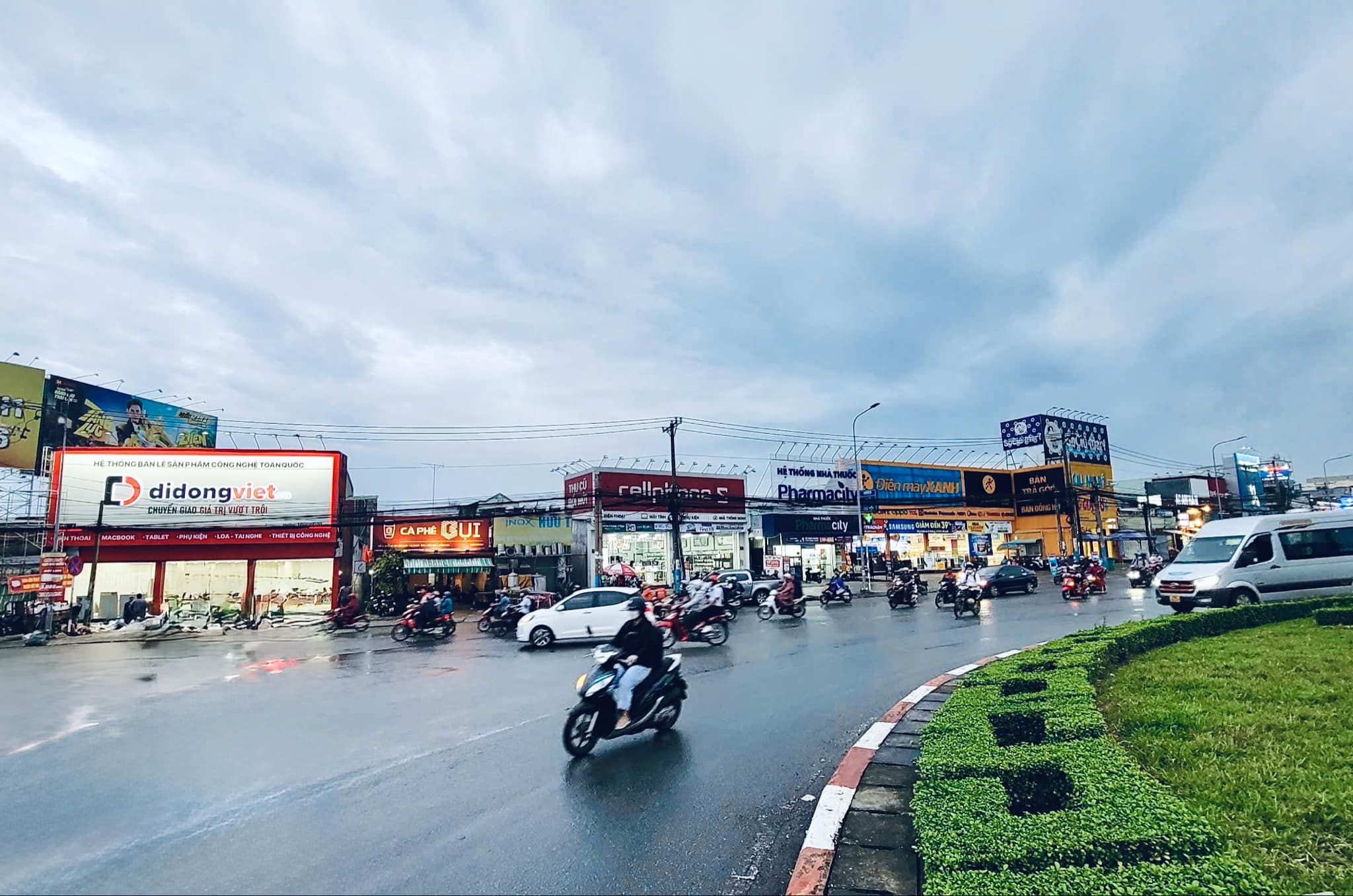 Cửa hàng được đặt ở vị trí trung tâm của TP Biên Hòa. Cửa hàng được đặt ở vị trí trung tâm của TP Biên Hòa.