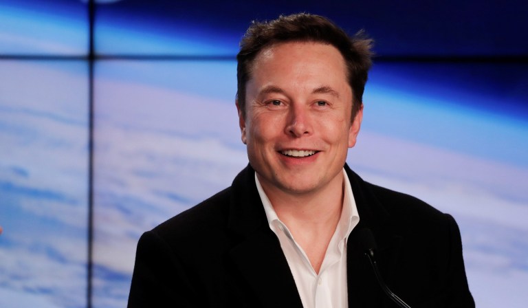 Elon Musk, CEO của Tesla bị cáo buộc về những mập mờ trong quỹ lương