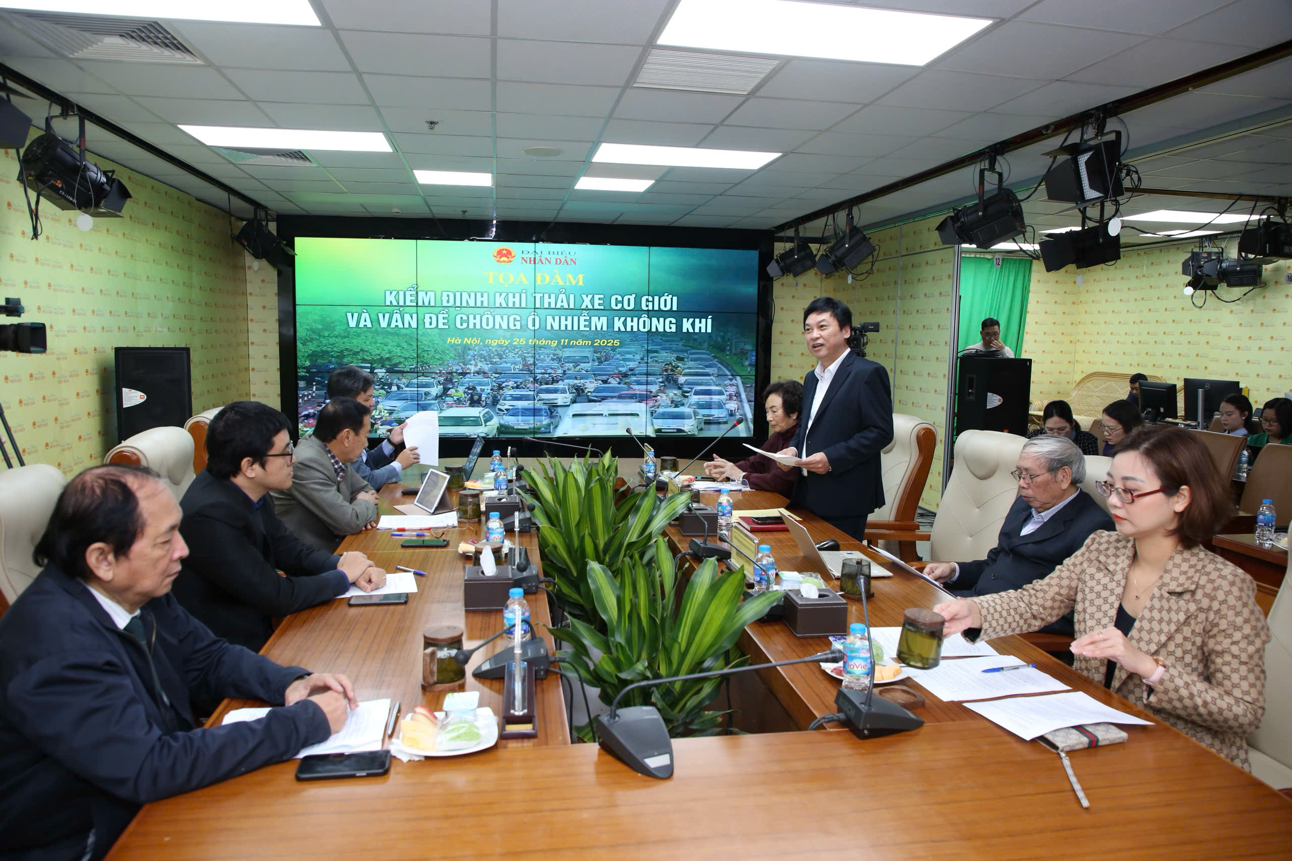 Tọa đàm “Kiểm định khí thải xe cơ giới và vấn đề chống ô nhiễm không khí”