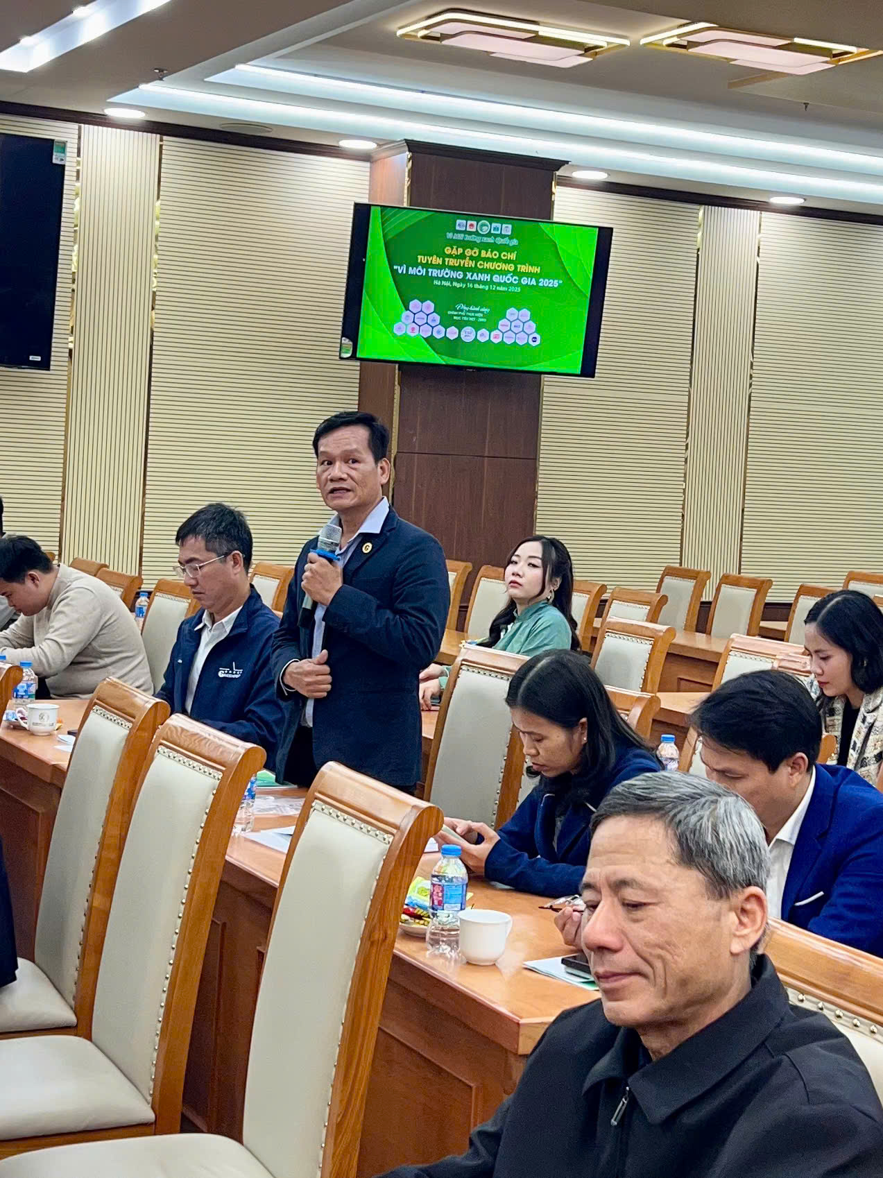 Rất đ&ocirc;ng doanh nghiệp tham dự v&agrave; chia sẻ tại Hội nghị